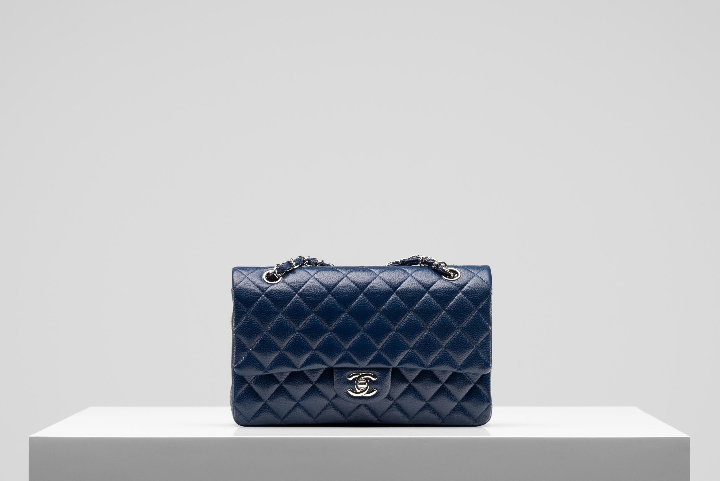 Chanel Classic Double Flap Bag Medium Caviar Navy Blue Silver Hardware In Good Condition In Roosendaal, NL