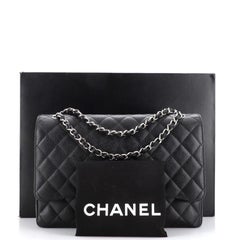 Klassische Chanel-Doppelklappentasche aus gestepptem Kaviar Jumbo