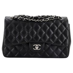 Klassische Chanel-Doppelklappentasche aus gestepptem Lammfell Jumbo