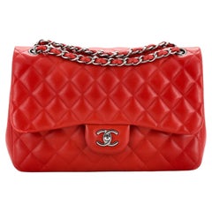 Klassische Chanel-Doppelklappentasche aus gestepptem Lammfell Jumbo
