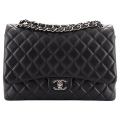 Klassische Chanel-Doppelklappentasche aus gestepptem Lammfell Maxi