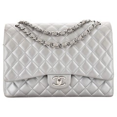 Klassische Chanel-Doppelklappentasche aus gestepptem Lammfell Maxi