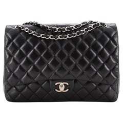 Klassische Chanel-Doppelklappentasche aus gestepptem Lammfell Maxi