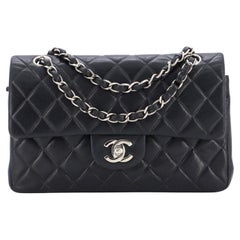 Chanel Borsa classica a doppia patta in pelle di agnello trapuntata piccola