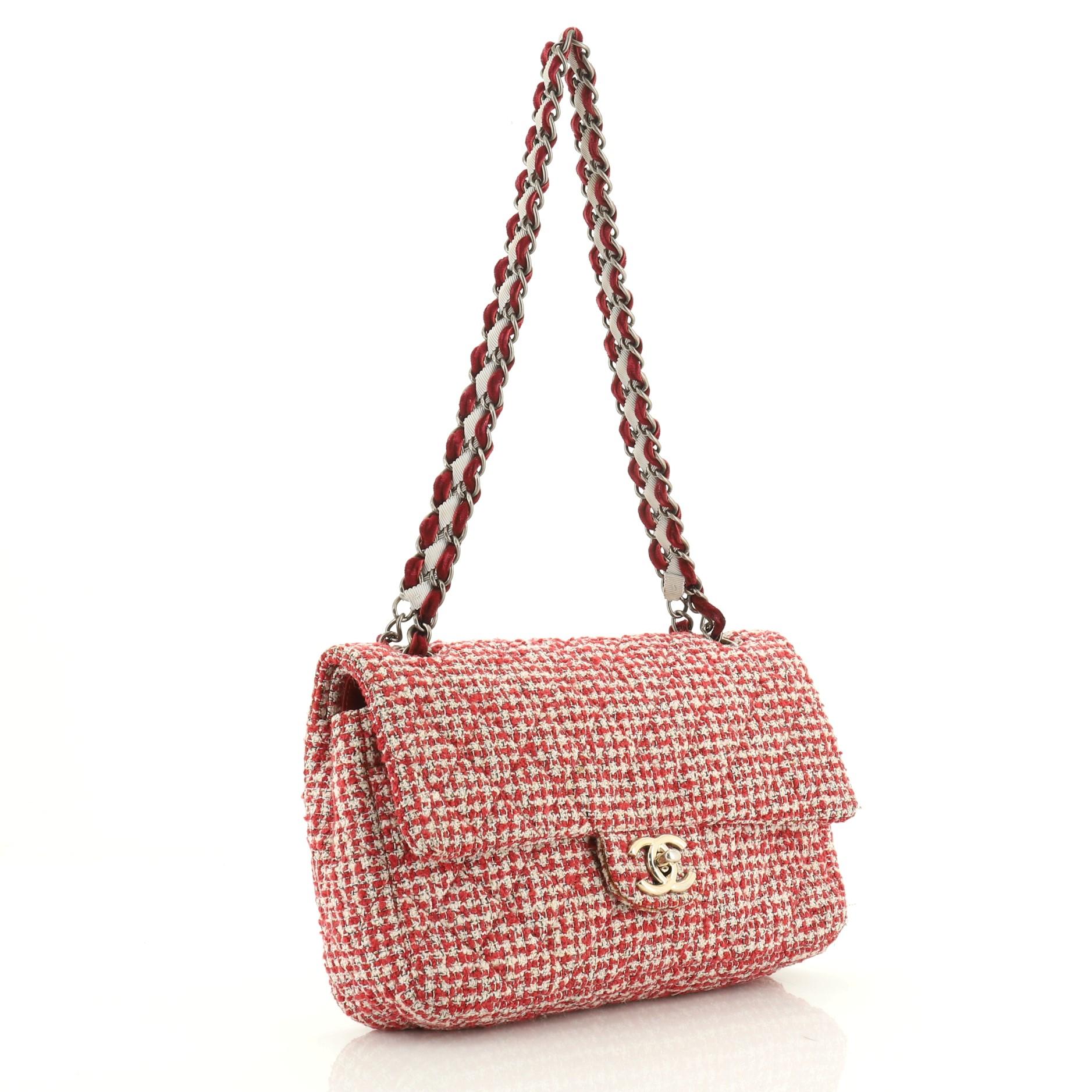 This Chanel Classic Double Flap Bag Quilted Tweed with Velvet Medium, crafted from red and white quilted tweed with velvet, features woven-in velvet chain strap, exterior back pocket, and aged silver and gold-tone hardware. Its double flap and