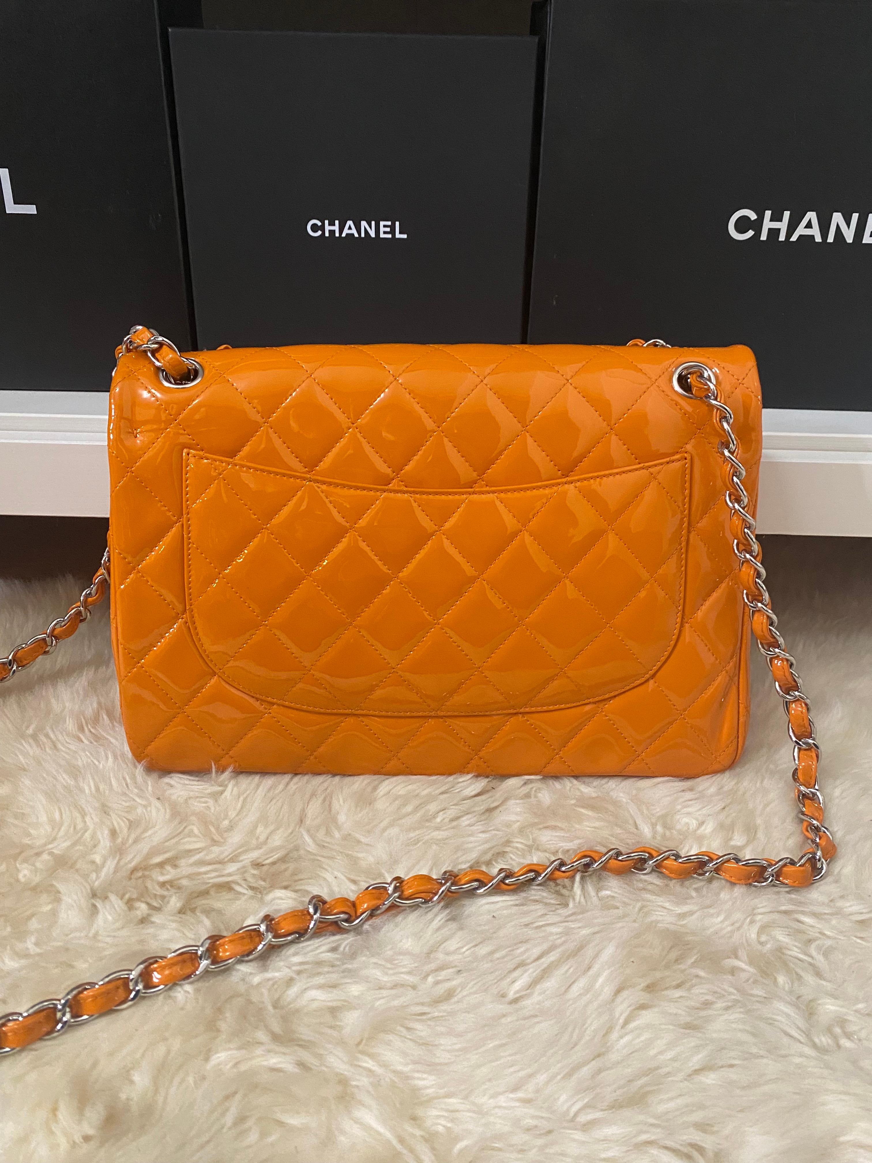 Chanel Classic Double Flap Jumbo Patent Orange In Excellent Condition In Carle Place, NY