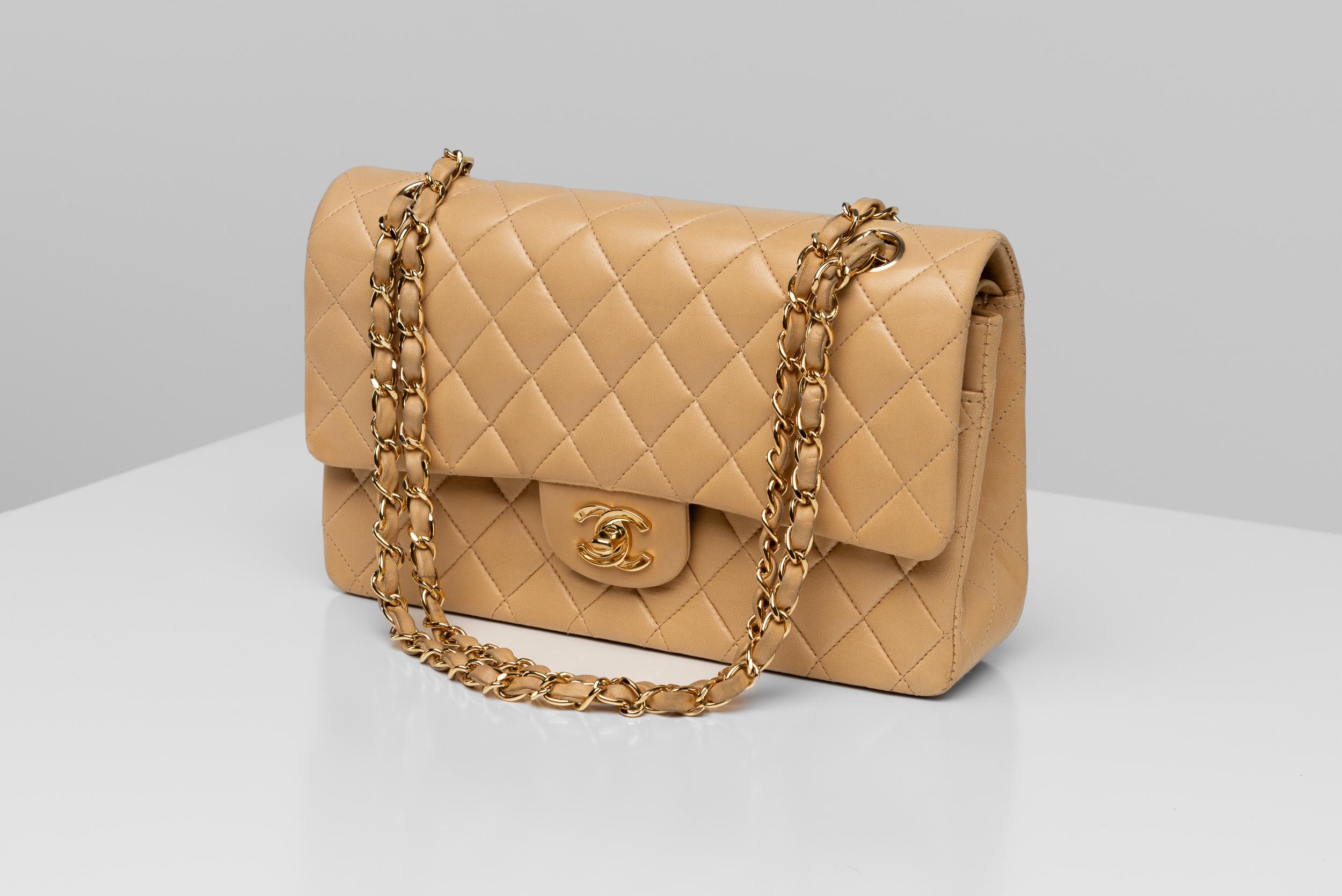 Chanel Classic Double Flap Medium Beige Lambskin In Good Condition In Roosendaal, NL