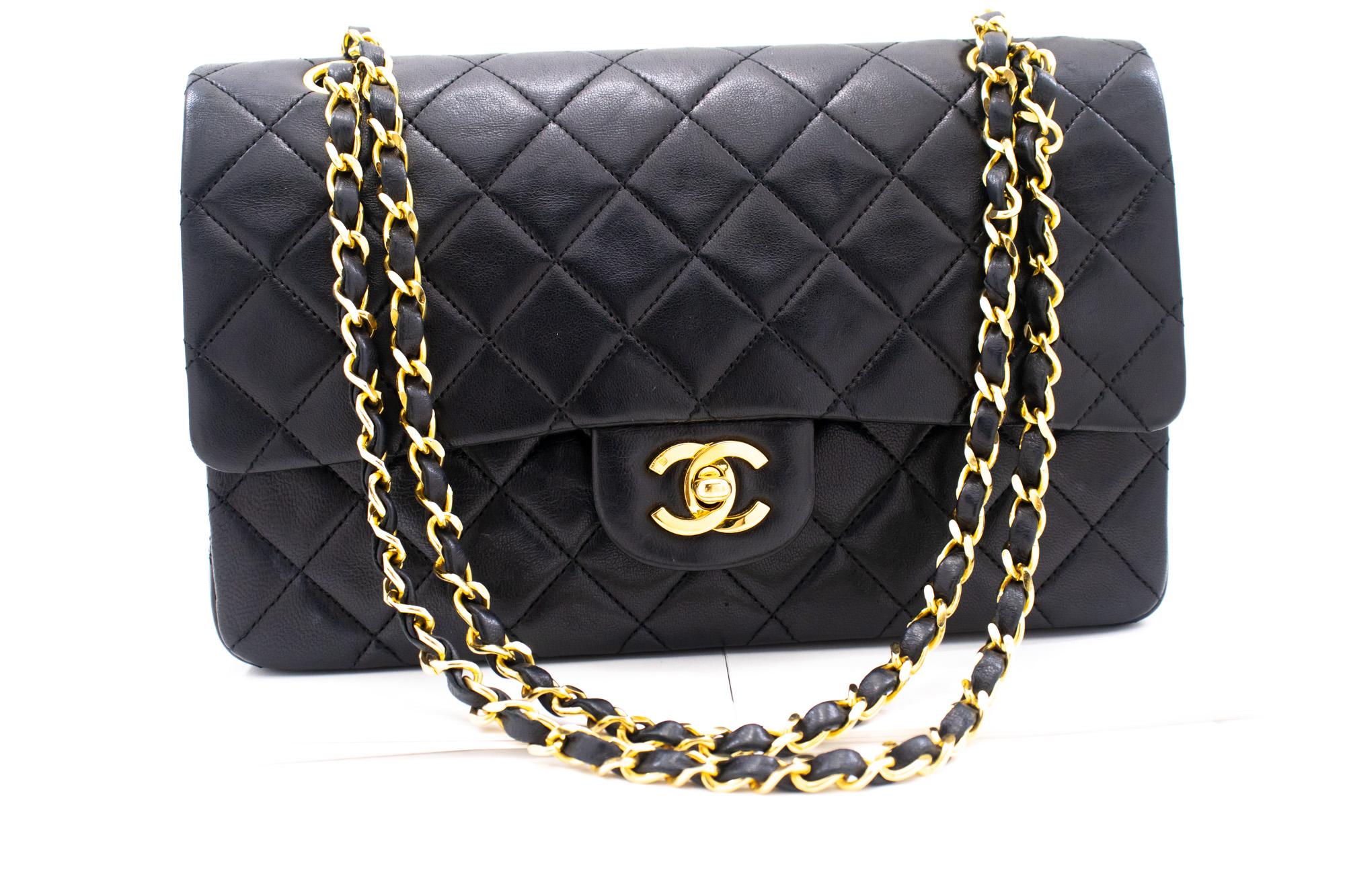 An authentic CHANEL Classic Double Flap Medium Chain Shoulder Bag Black Lamb. The color is Black. The outside material is Leather. The pattern is Solid. This item is Vintage / Classic. The year of manufacture would be 1986-1988.
Conditions &