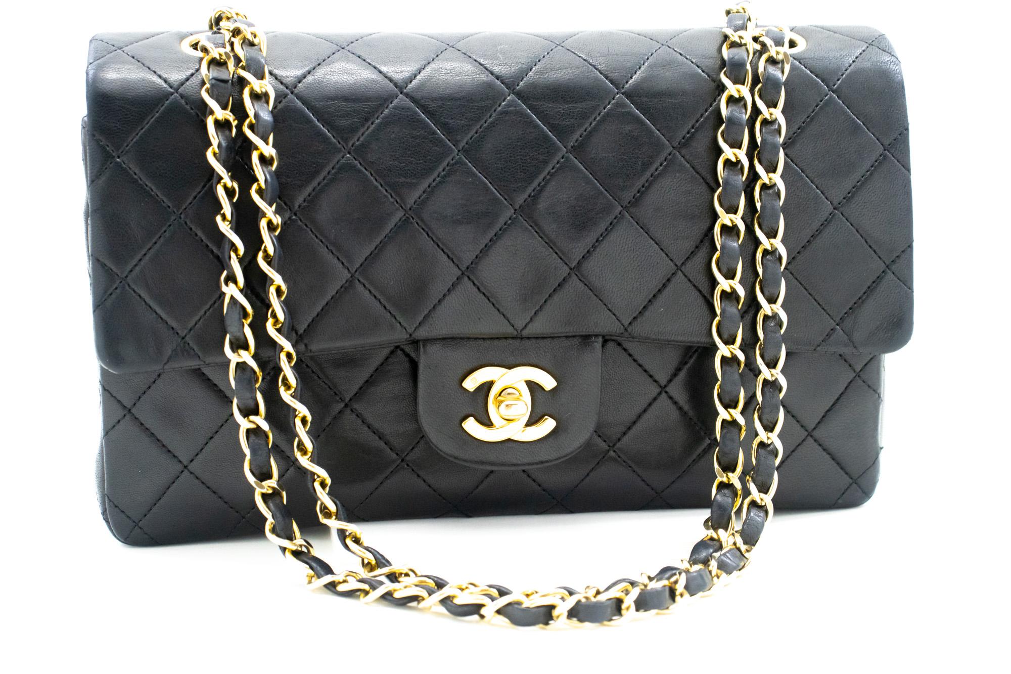 An authentic CHANEL Classic Double Flap Medium Chain Shoulder Bag Black Lamb. The color is Black. The outside material is Leather. The pattern is Solid. This item is Vintage / Classic. The year of manufacture would be 1989-1991.
Conditions &