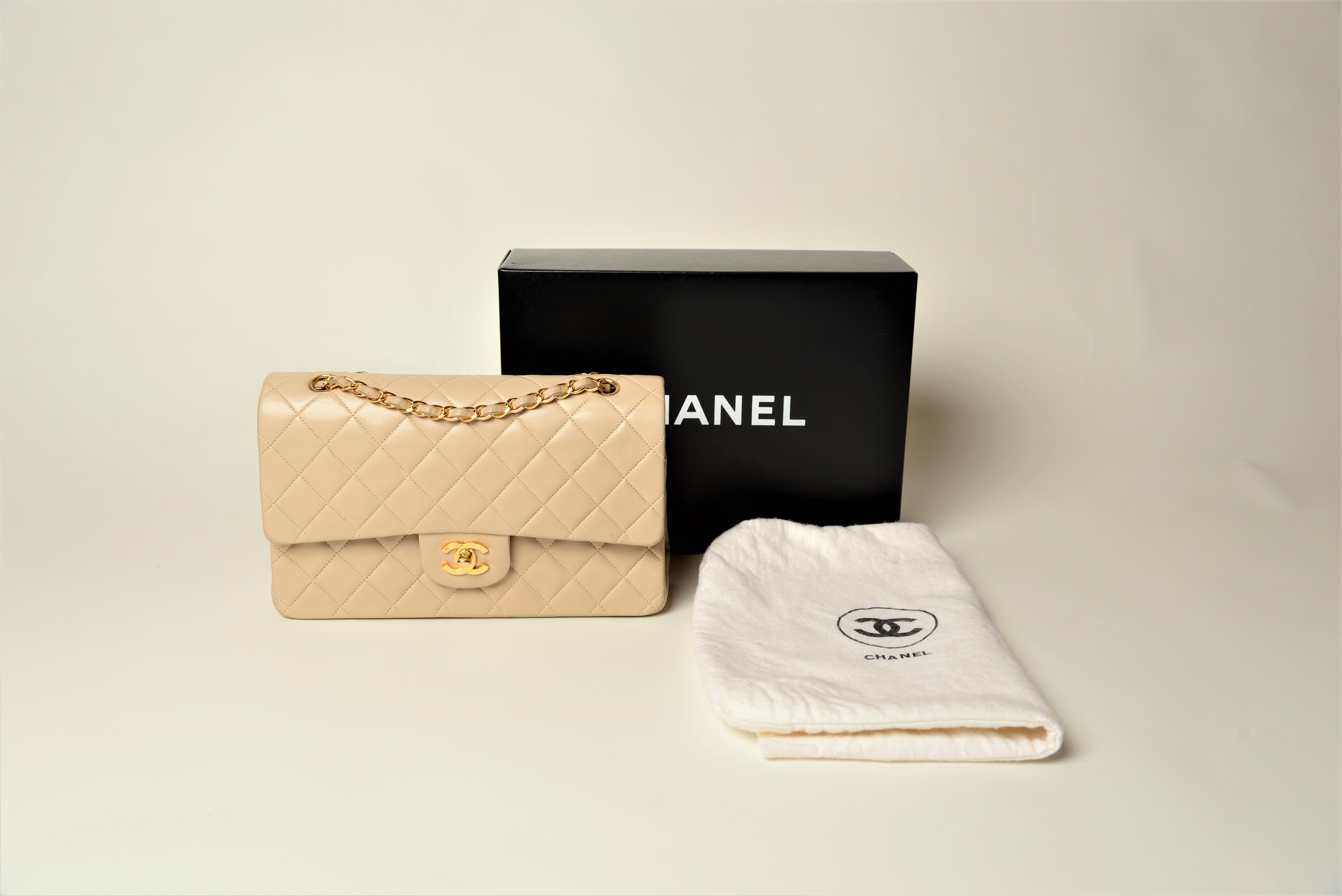 Chanel Classic Double Flap Medium Lambskin RARE Beige Clair In Good Condition In Roosendaal, NL