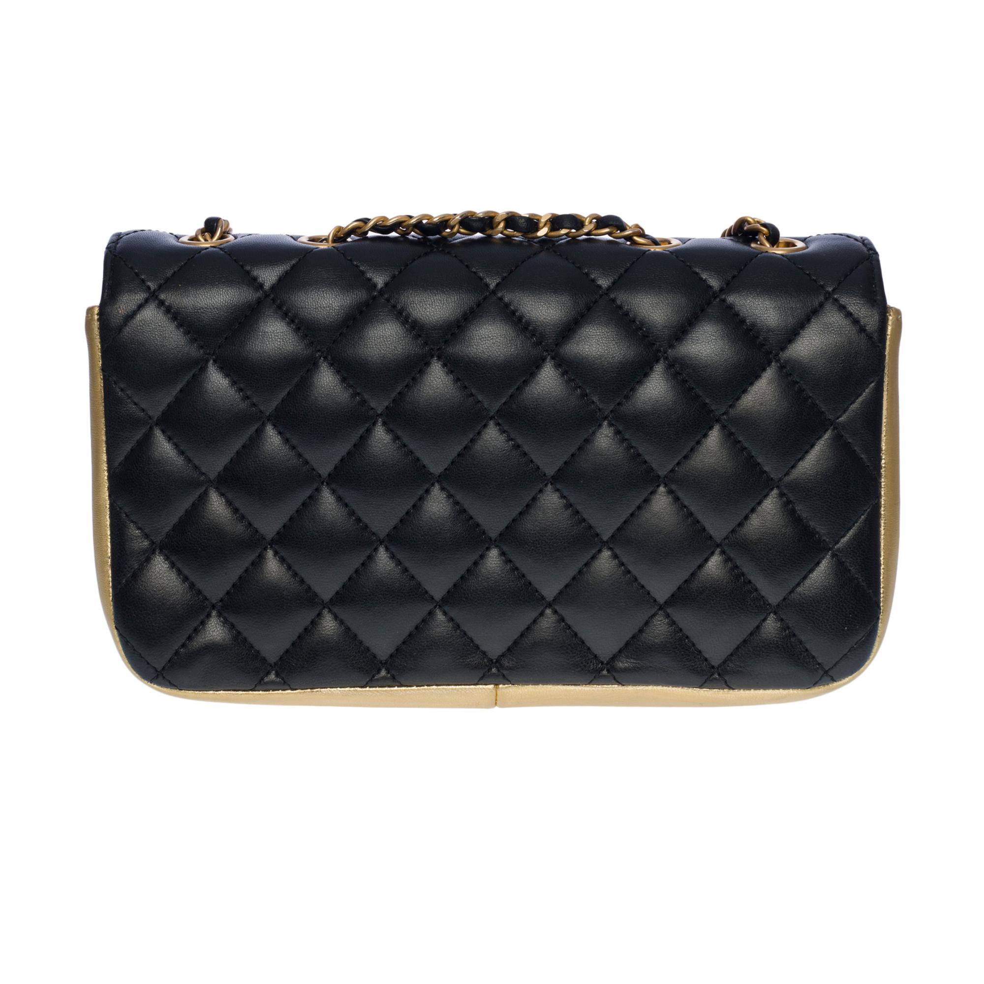 Beautiful & Rare Chanel Classic double flap shoulder bag in black and gold quilted leather, gilded metal hardware, a gold metal chain handle interwoven with black leather that allows a shoulder and crossbody
 
Flap closure, gold-tone CC clasp