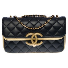 Chanel Classic double flap shoulder bag in black and gold quilted leather , GHW