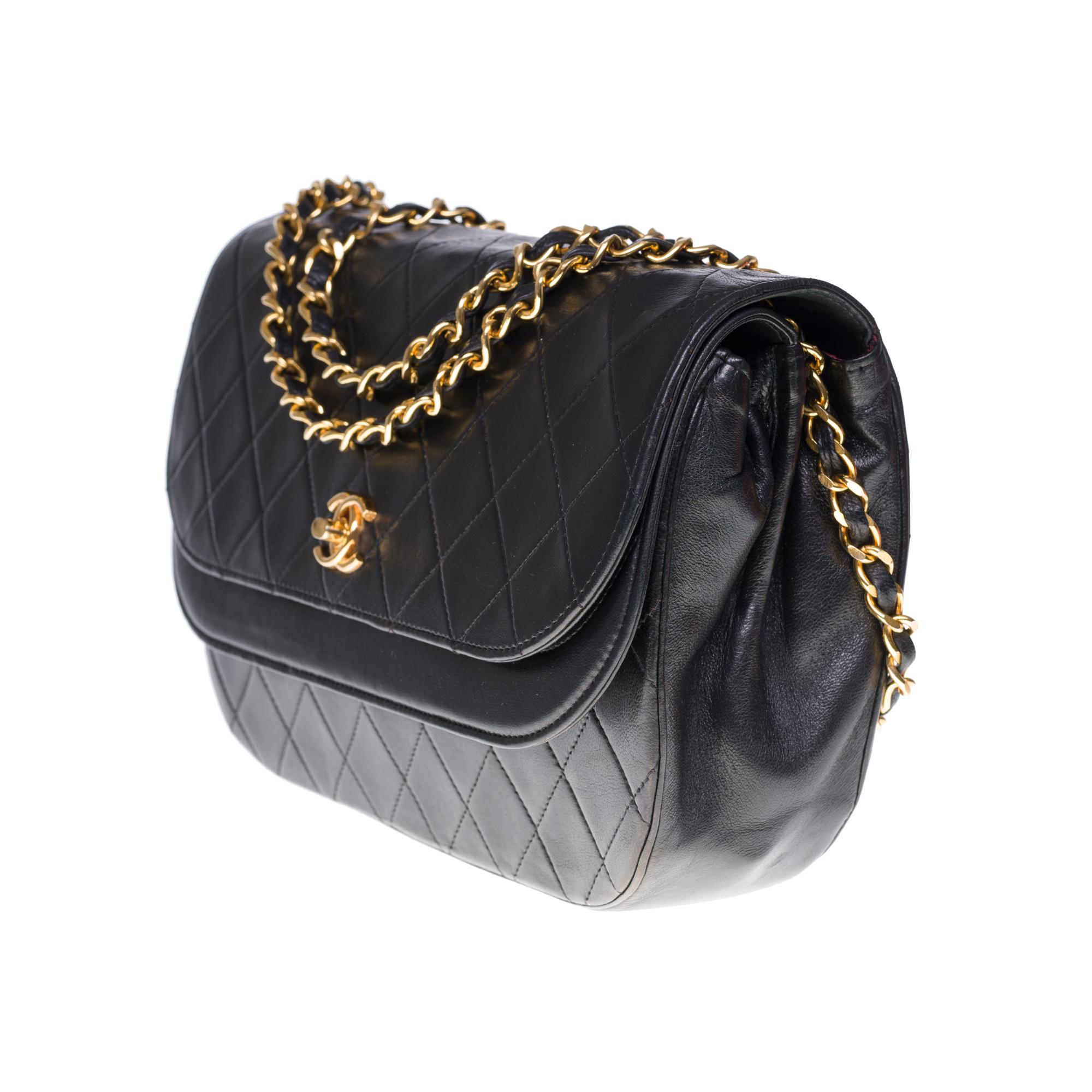 Chanel Classic double Flap shoulder bag in Black quilted lambskin and GHW In Good Condition In Paris, IDF
