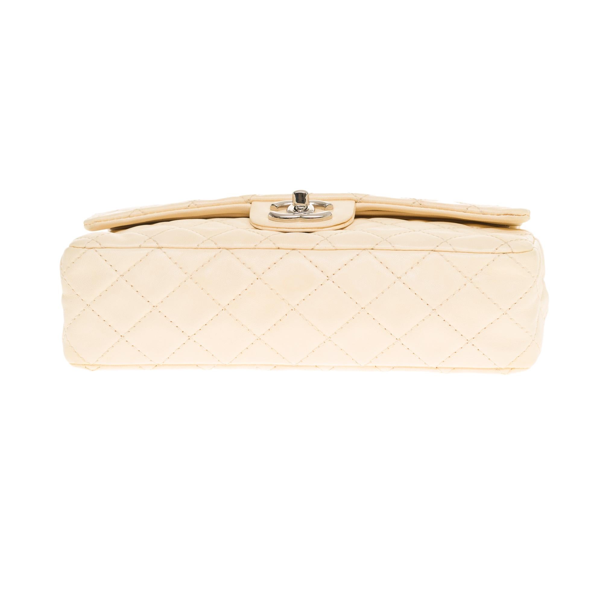 Chanel Classic double Flap shoulder bag in Pink quilted lambskin, SHW For Sale 5