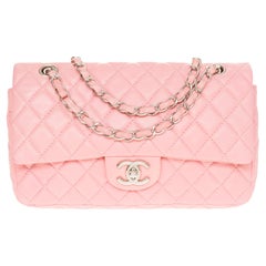 Chanel Classic double Flap shoulder bag in Pink quilted lambskin, SHW