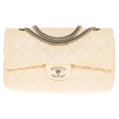 Vintage Chanel Classic double Flap shoulder bag in Pink quilted lambskin, SHW