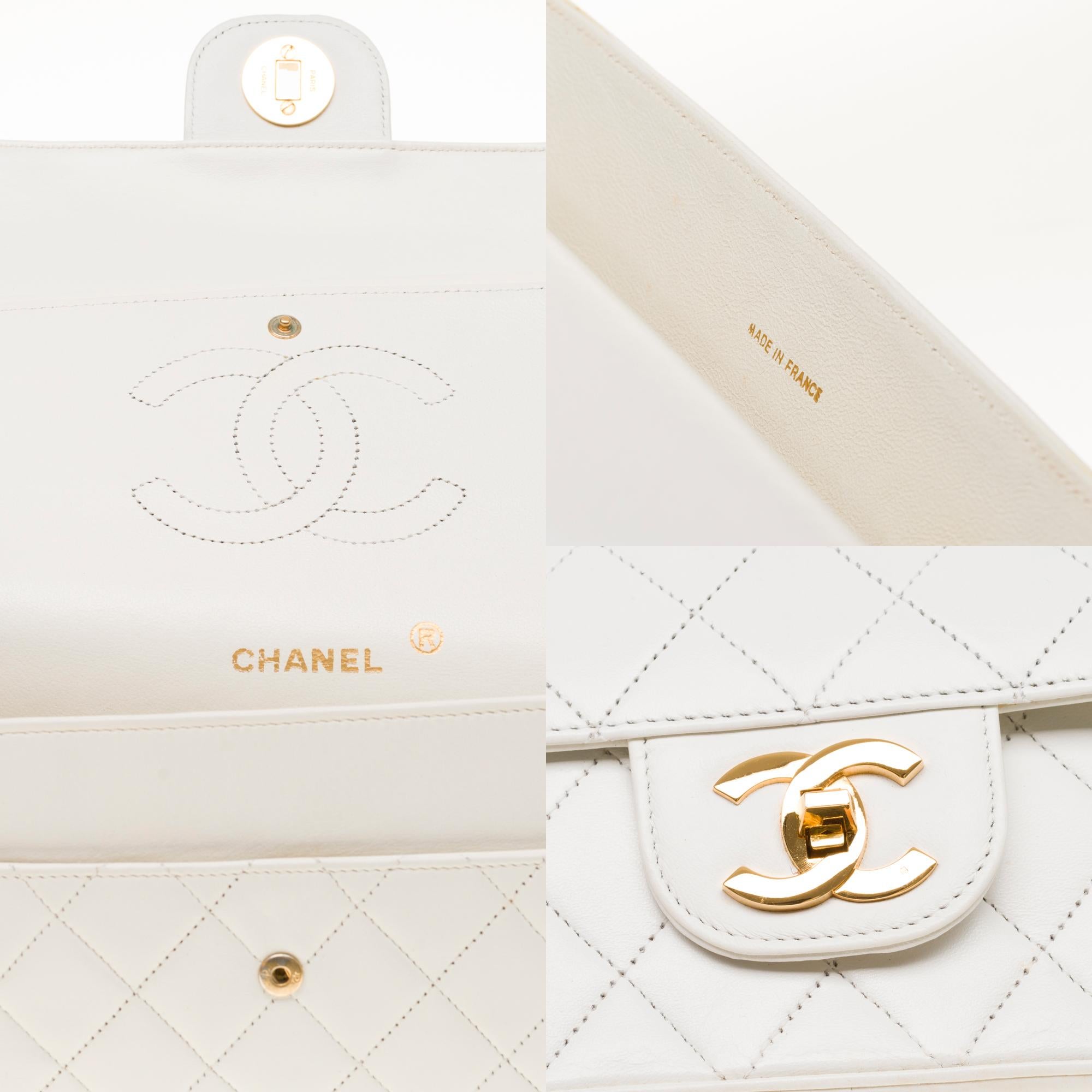 Women's Chanel Classic double Flap shoulder bag in white quilted lambskin, GHW