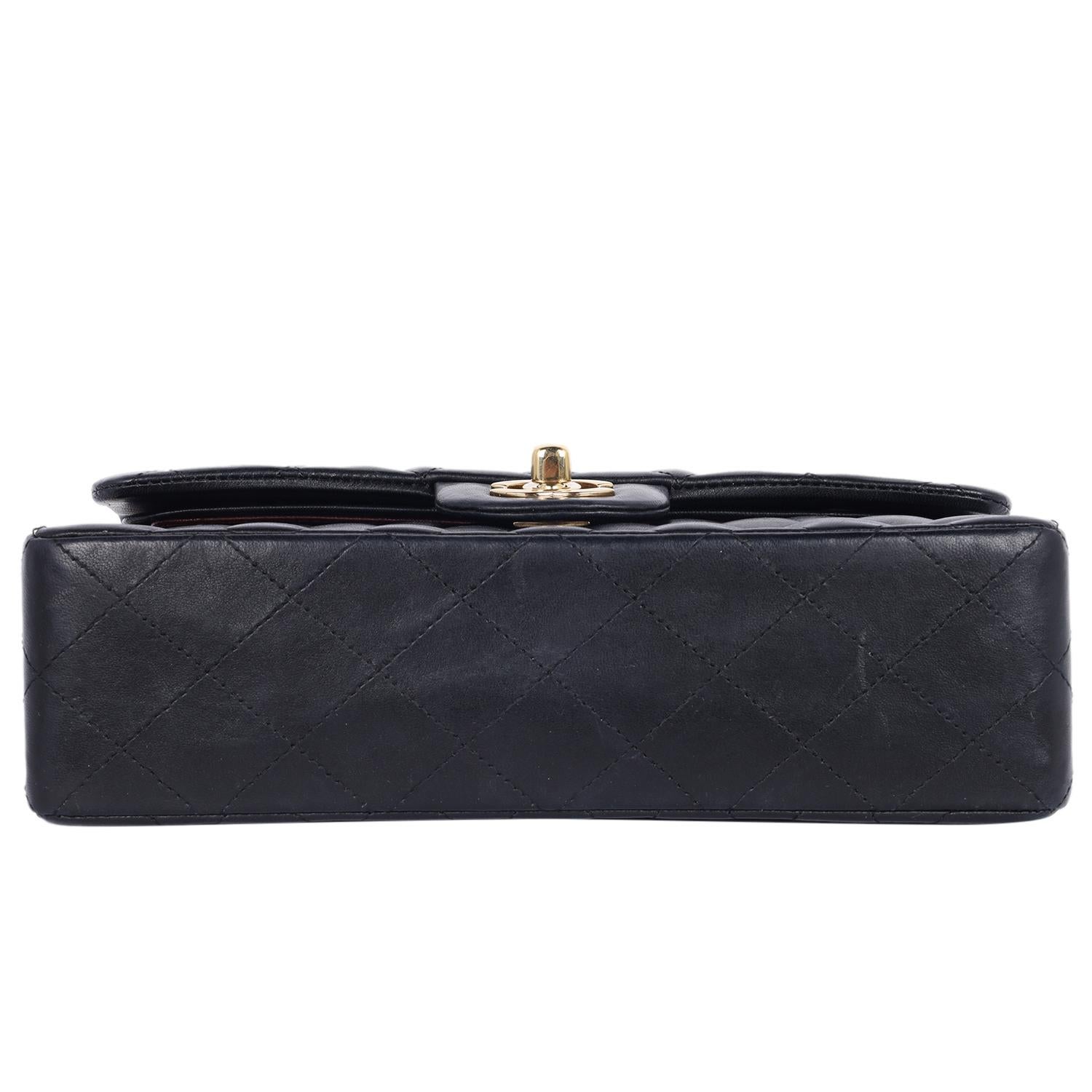 Chanel Classic Double Flap Small Bag Gestepptes Lammfell Schwarz im Angebot 6