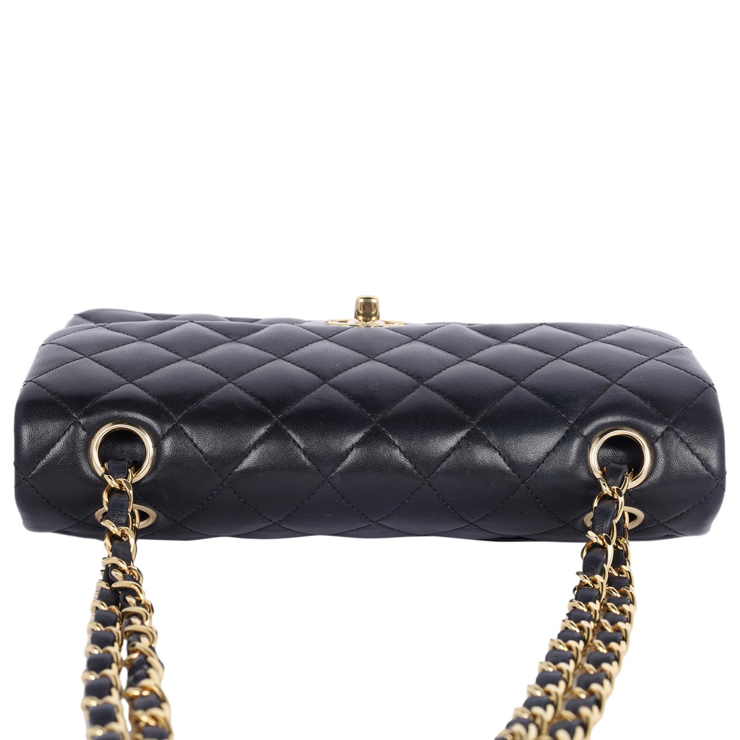 Chanel Classic Double Flap Small Bag Gestepptes Lammfell Schwarz im Angebot 7