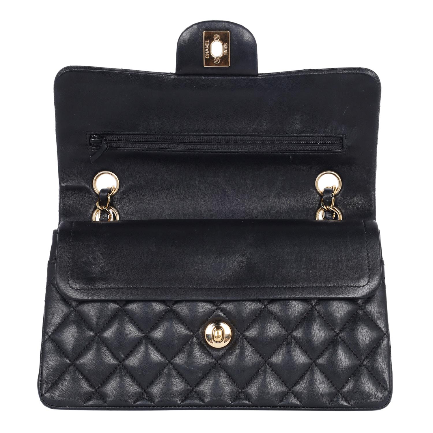 Chanel Classic Double Flap Small Bag Gestepptes Lammfell Schwarz im Angebot 8