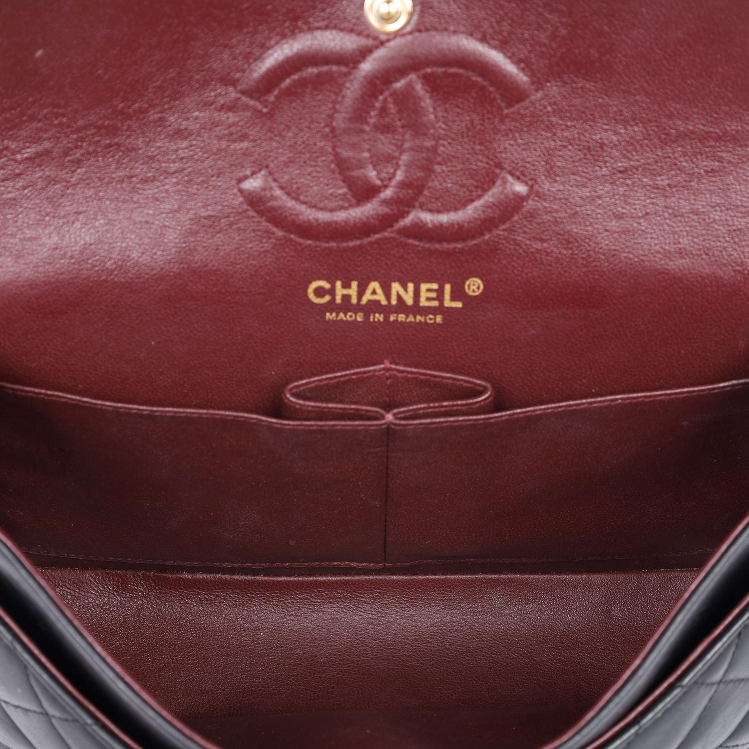Chanel Classic Double Flap Small Bag Gestepptes Lammfell Schwarz im Angebot 9