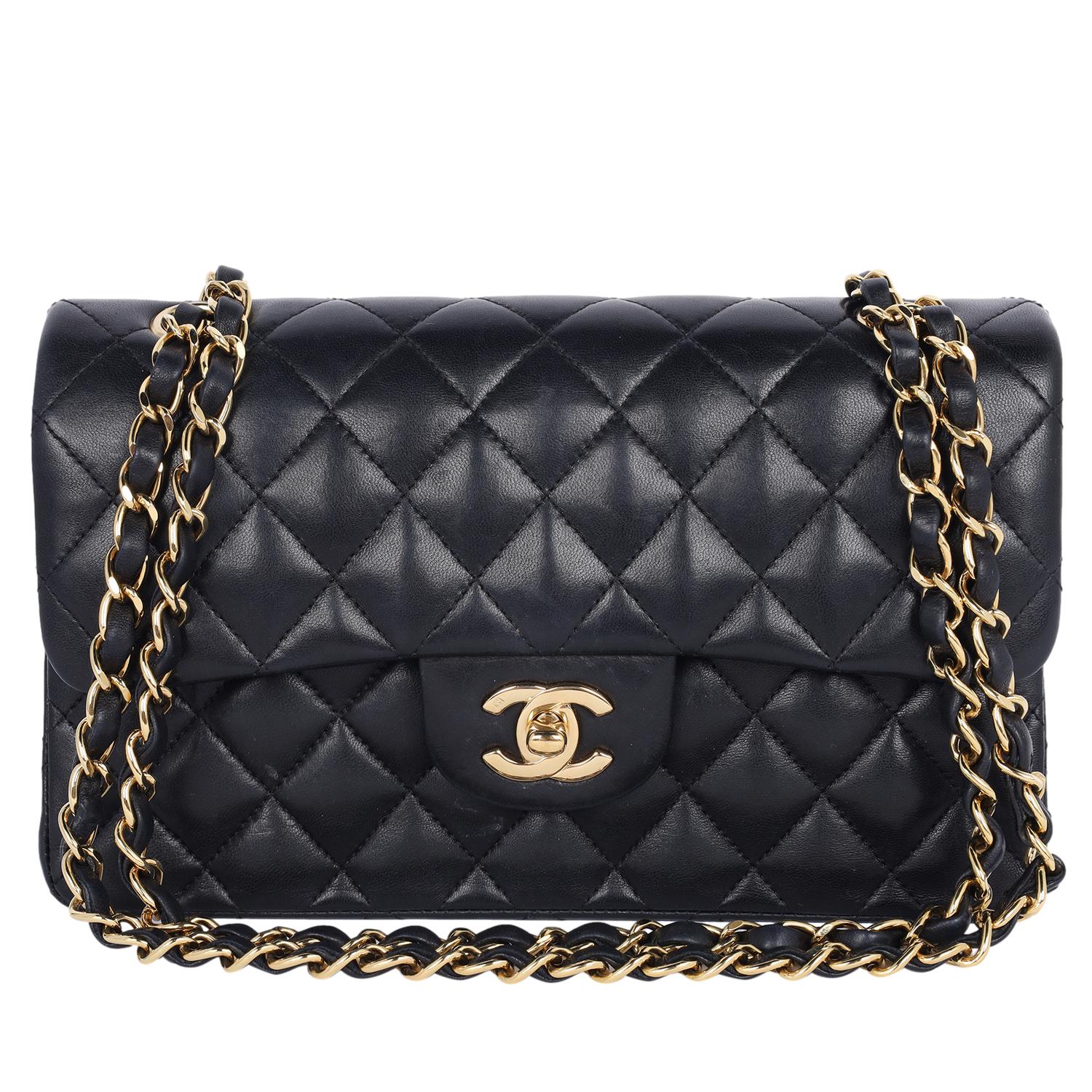 Chanel - Classic - Petit sac à double rabat - Cuir d'agneau matelassé - Noir Pour femmes en vente