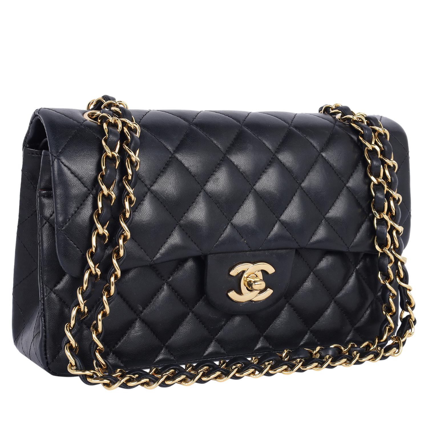 Chanel - Classic - Petit sac à double rabat - Cuir d'agneau matelassé - Noir en vente 1