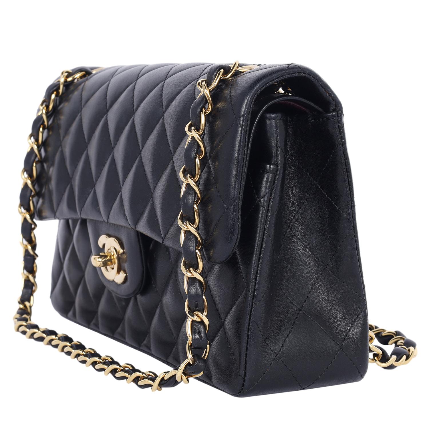 Chanel Classic Double Flap Small Bag Gestepptes Lammfell Schwarz im Angebot 2