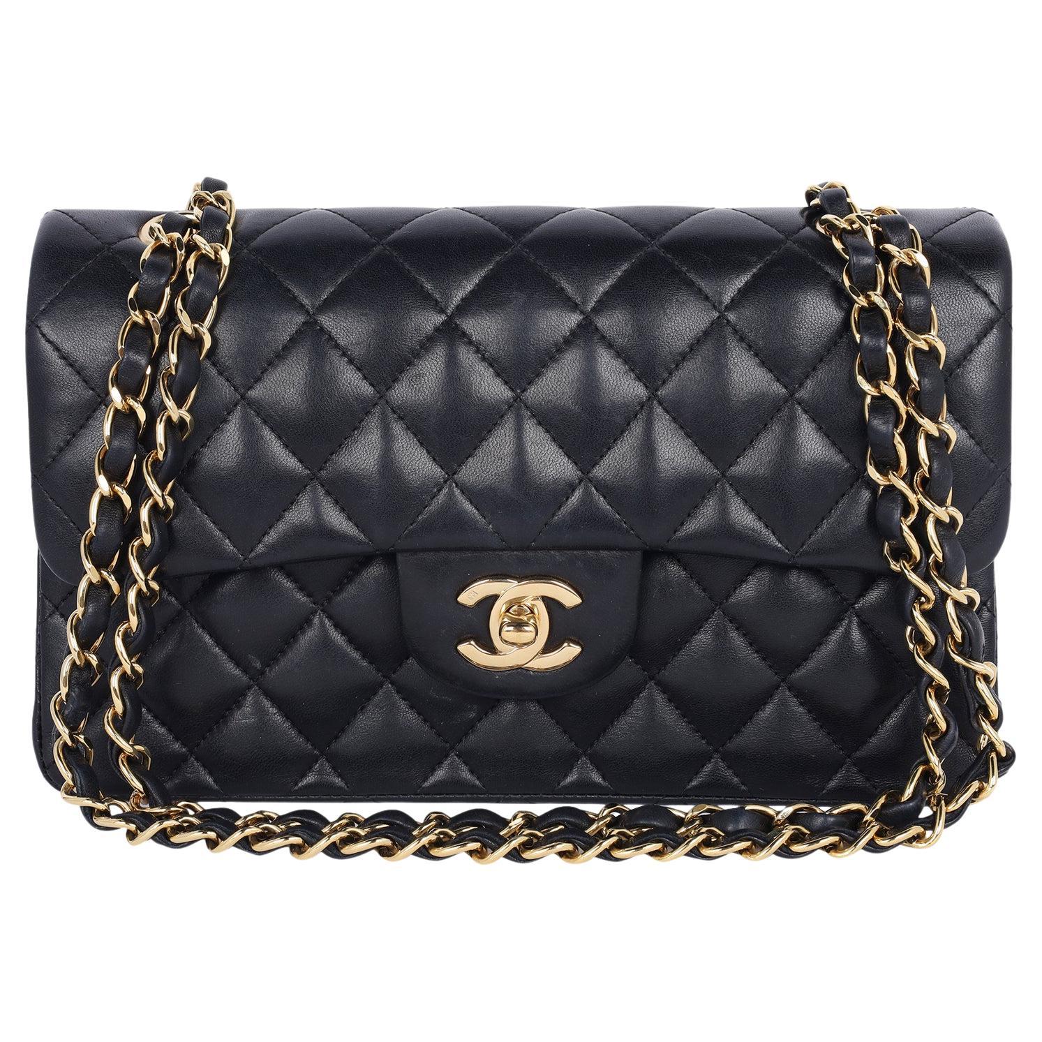 Chanel Classic Double Flap Small Bag Gestepptes Lammfell Schwarz im Angebot
