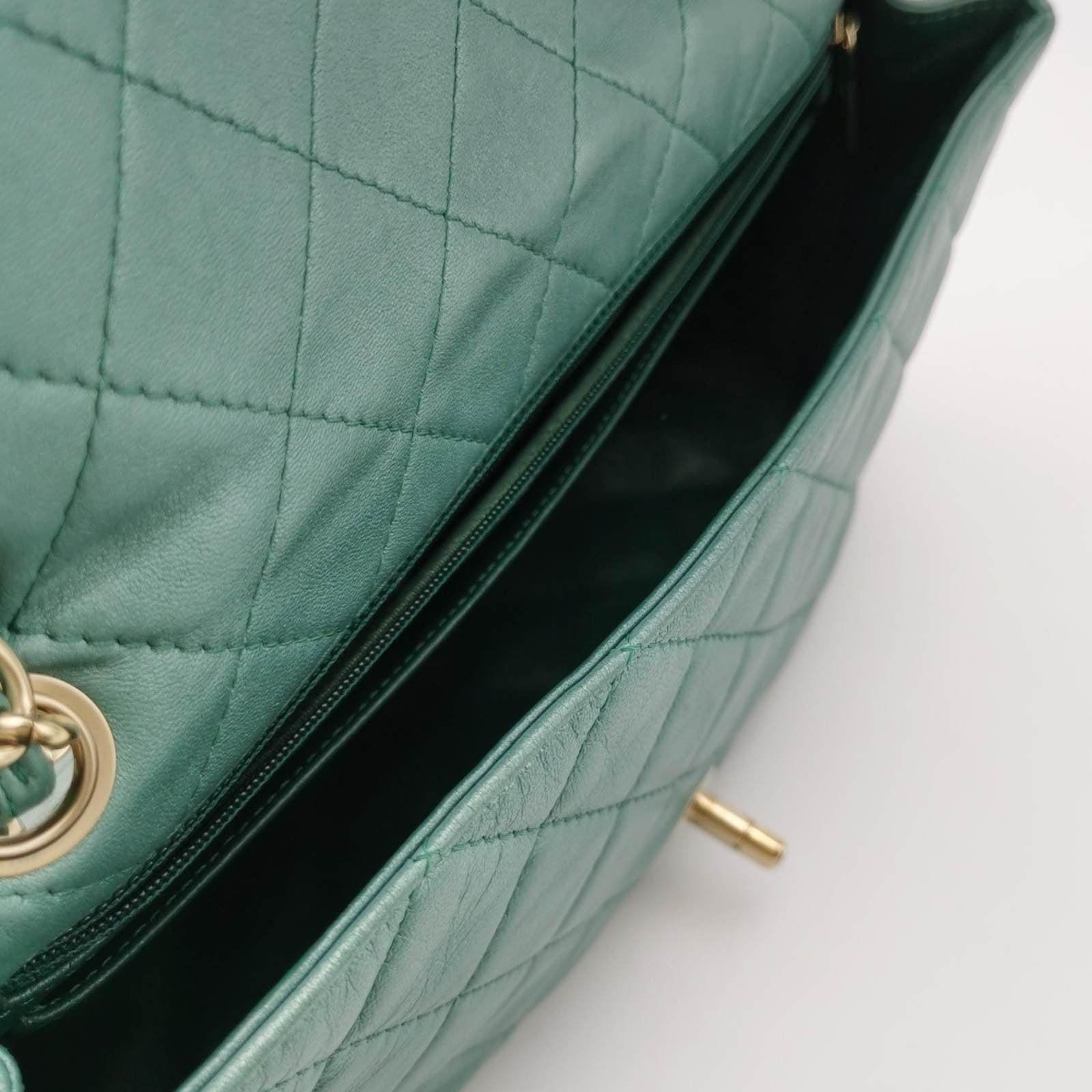 Chanel Classic Flap 2011 Large Teal Green Gem CC Turn lock In Good Condition In AUBERVILLIERS, FR