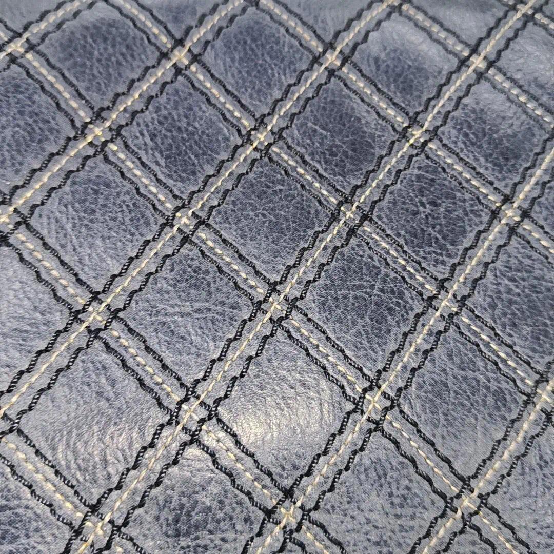 Chanel Classic Flap 2014 Bolso Crossbody mediano de tela azul marino acolchado con diamantes 9