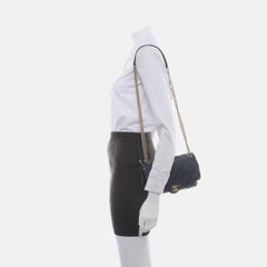 Chanel Classic Flap 2014 Bolso Crossbody mediano de tela azul marino acolchado con diamantes