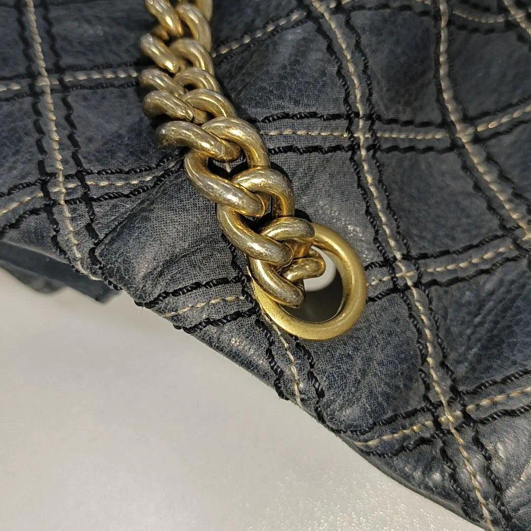 Chanel Classic Flap 2014 Bolso Crossbody mediano de tela azul marino acolchado con diamantes 5