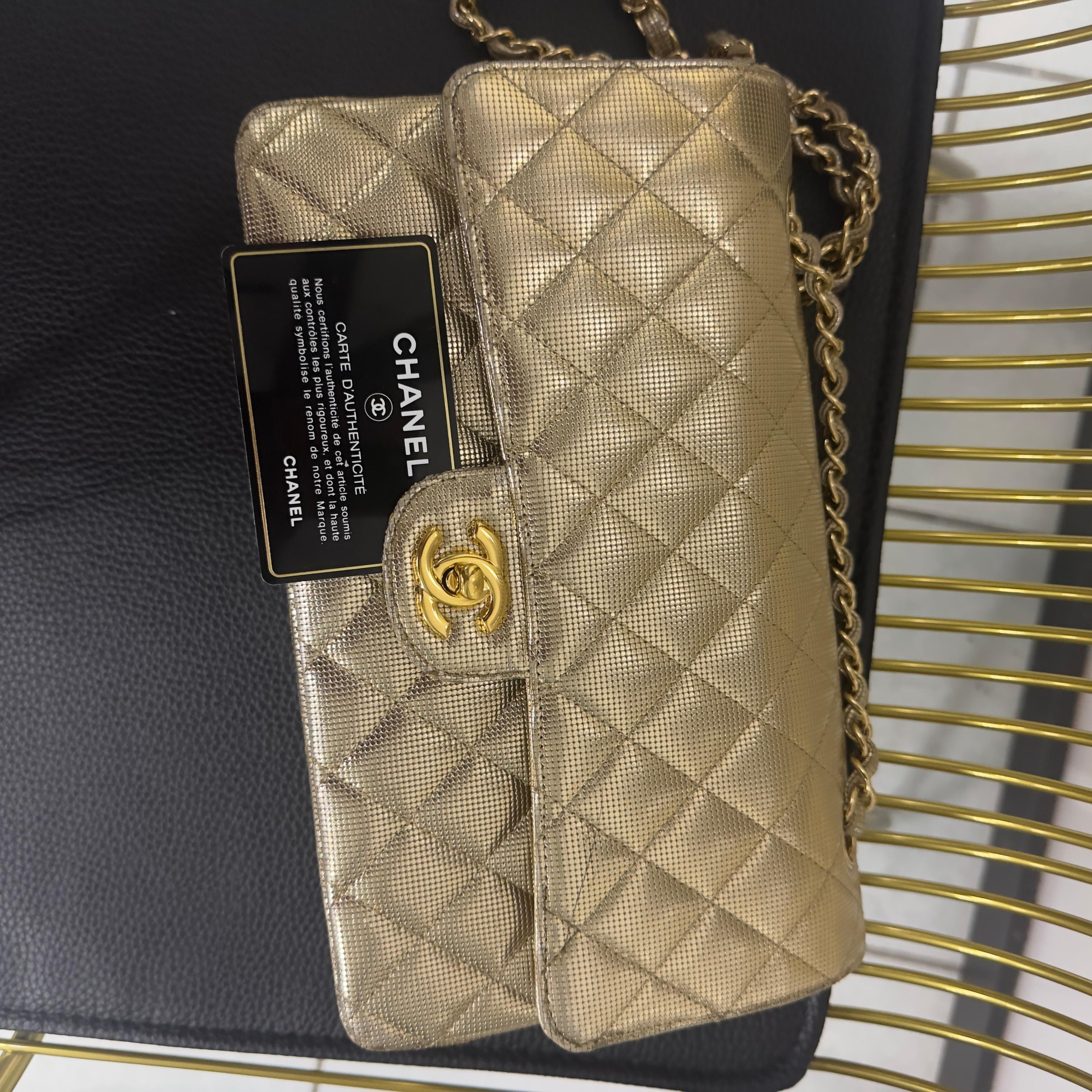 Chanel Classic Flap 25 cm - Caviar Oro Metálico - Serie 21 en venta 8