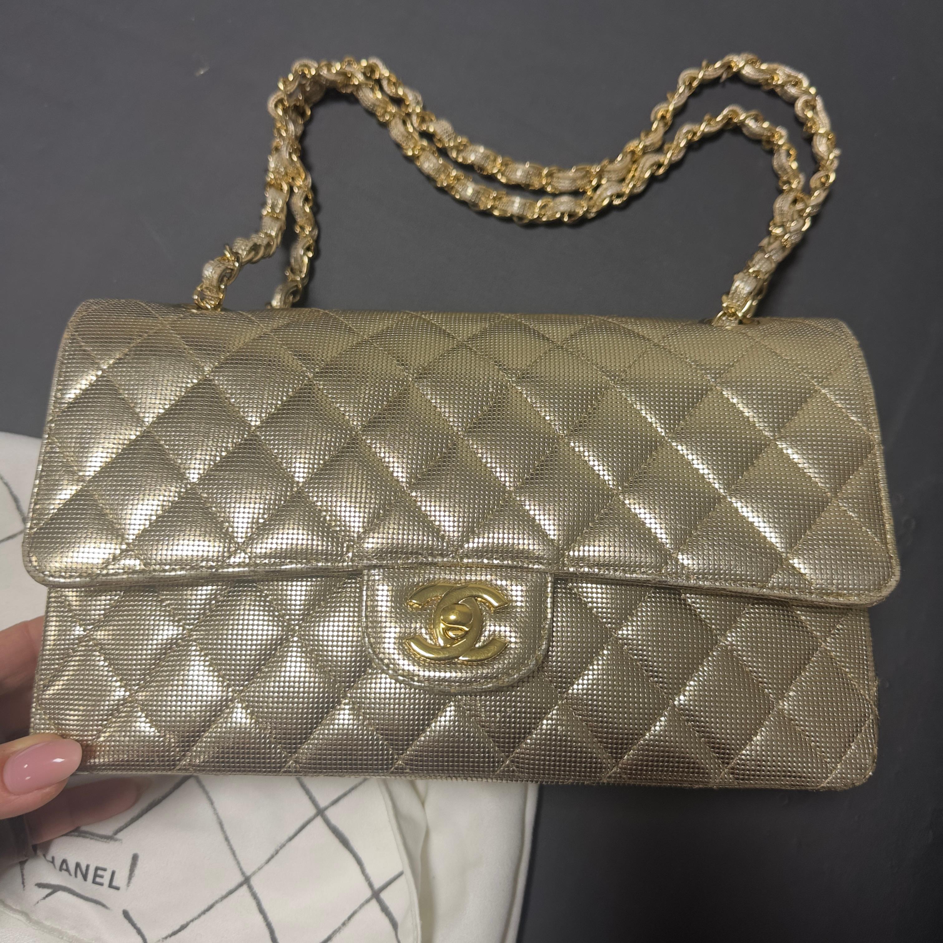 Chanel Classic Flap 25 cm - Caviar Oro Metálico - Serie 21 en venta 13