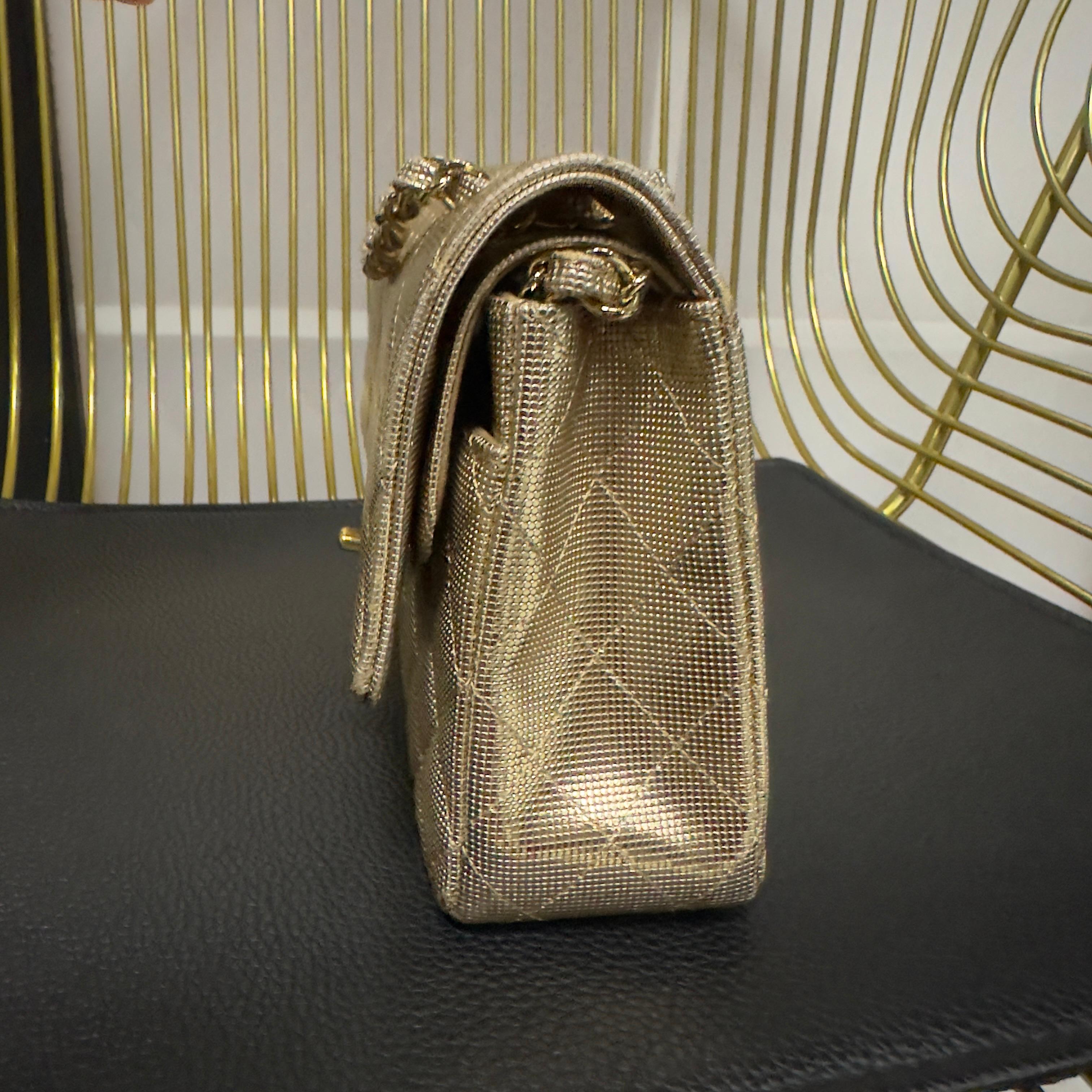 Chanel Classic Flap 25 cm - Caviar Oro Metálico - Serie 21 Marrón en venta