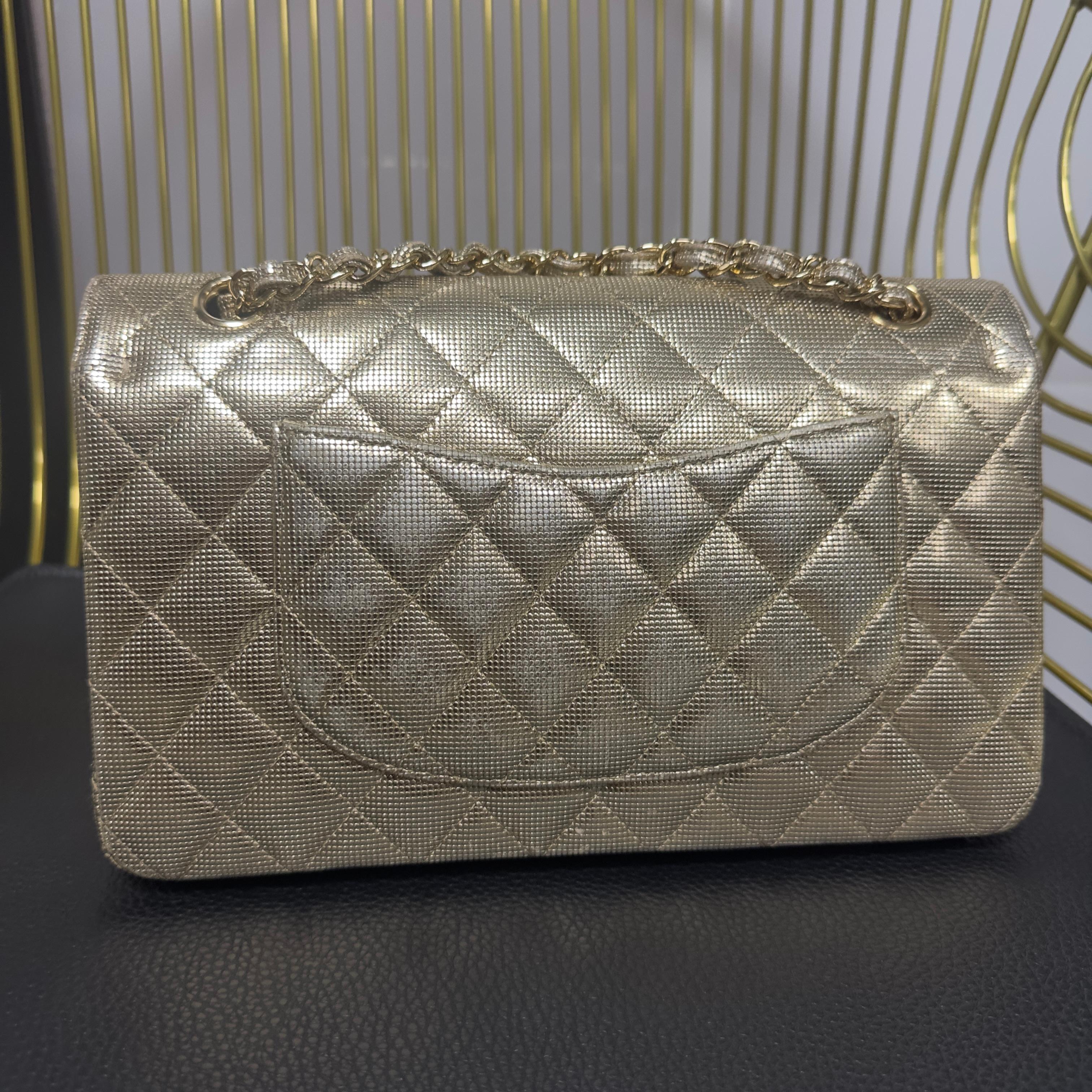 Chanel Classic Flap 25 cm - Caviar Oro Metálico - Serie 21 en Excelente estado para la venta en Basaluzzo, IT