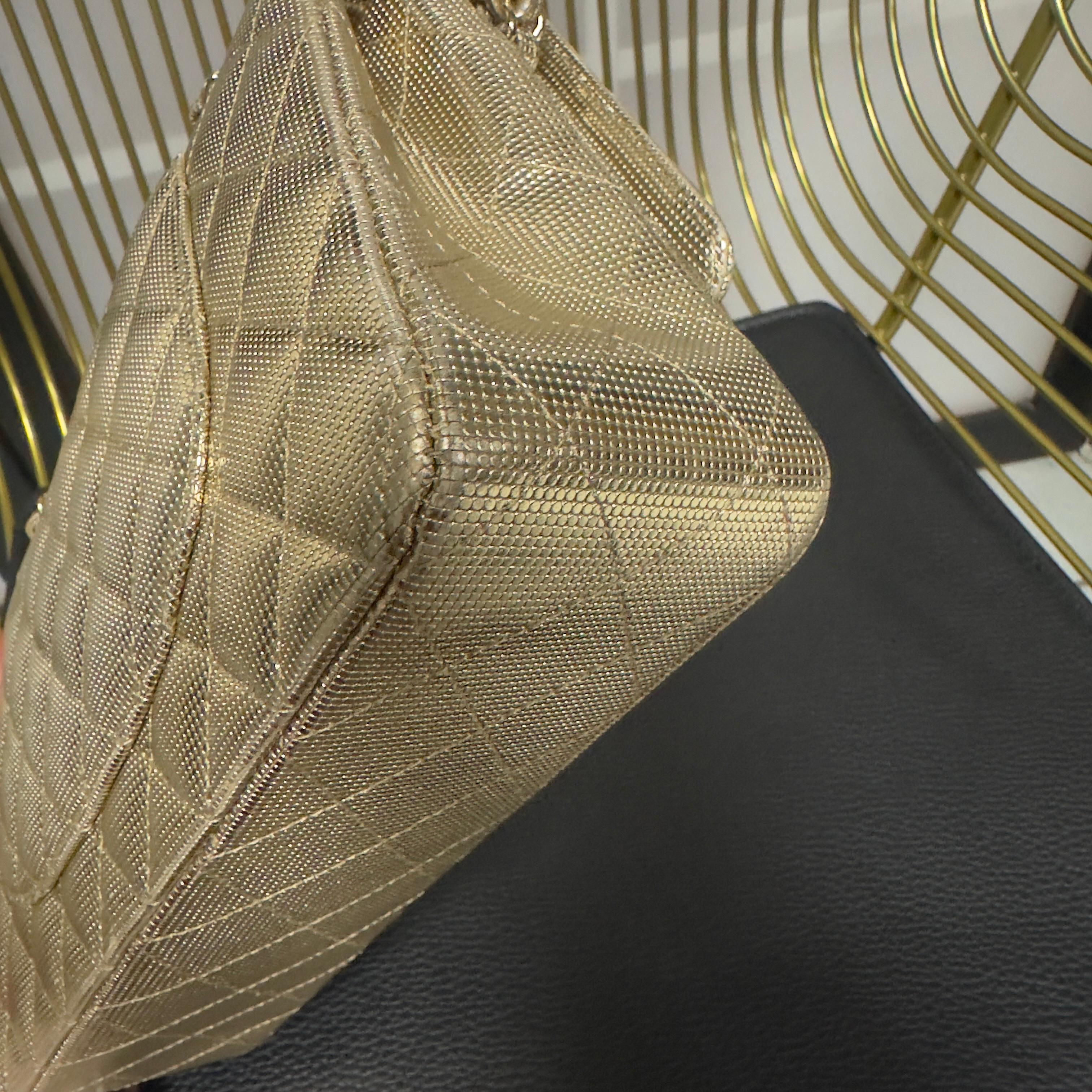 Chanel Classic Flap 25 cm - Caviar Oro Metálico - Serie 21 en venta 1