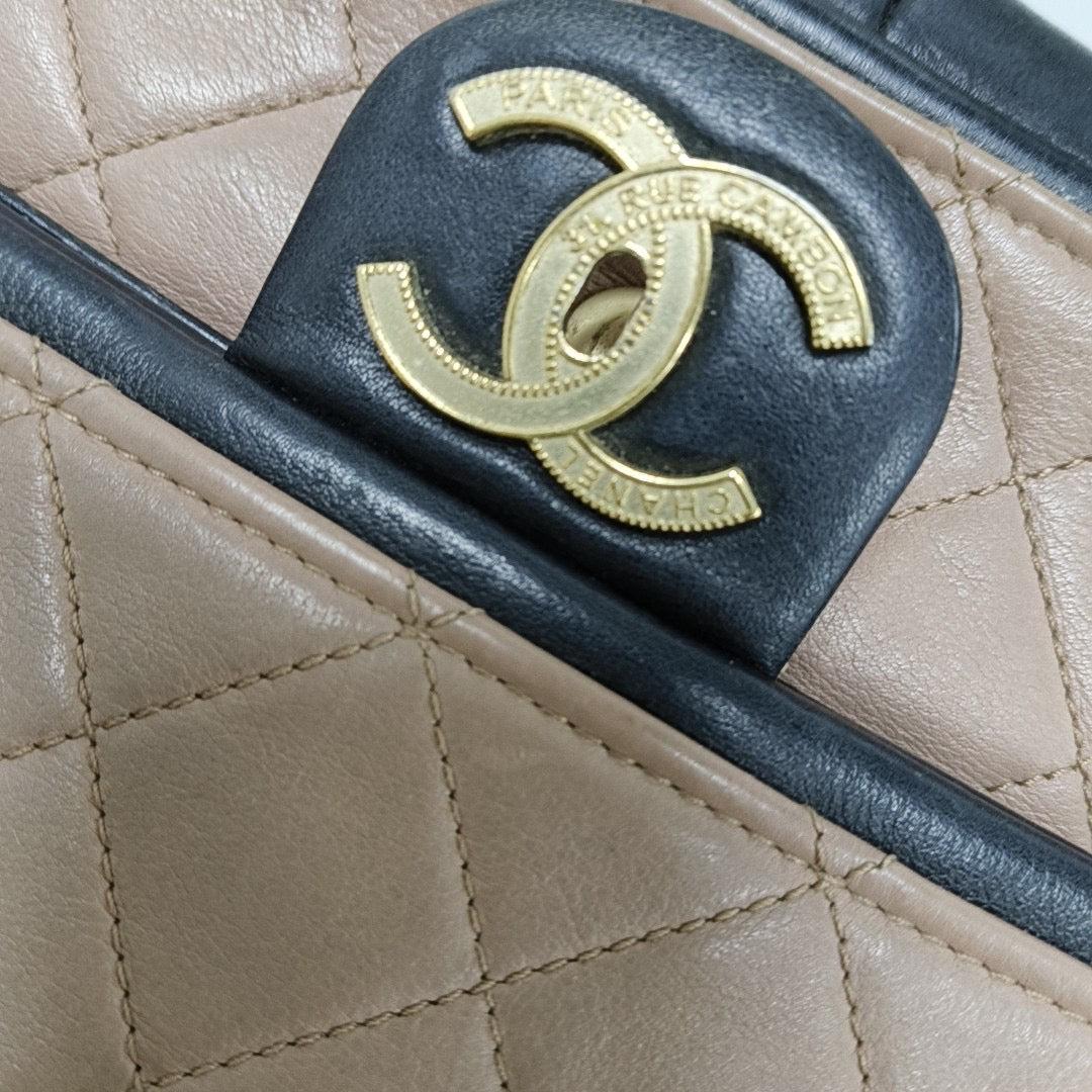 Chanel Classic Flap Bag Calfskin Leather 2014 Medium Nude Pink with Black Trim For Sale 1