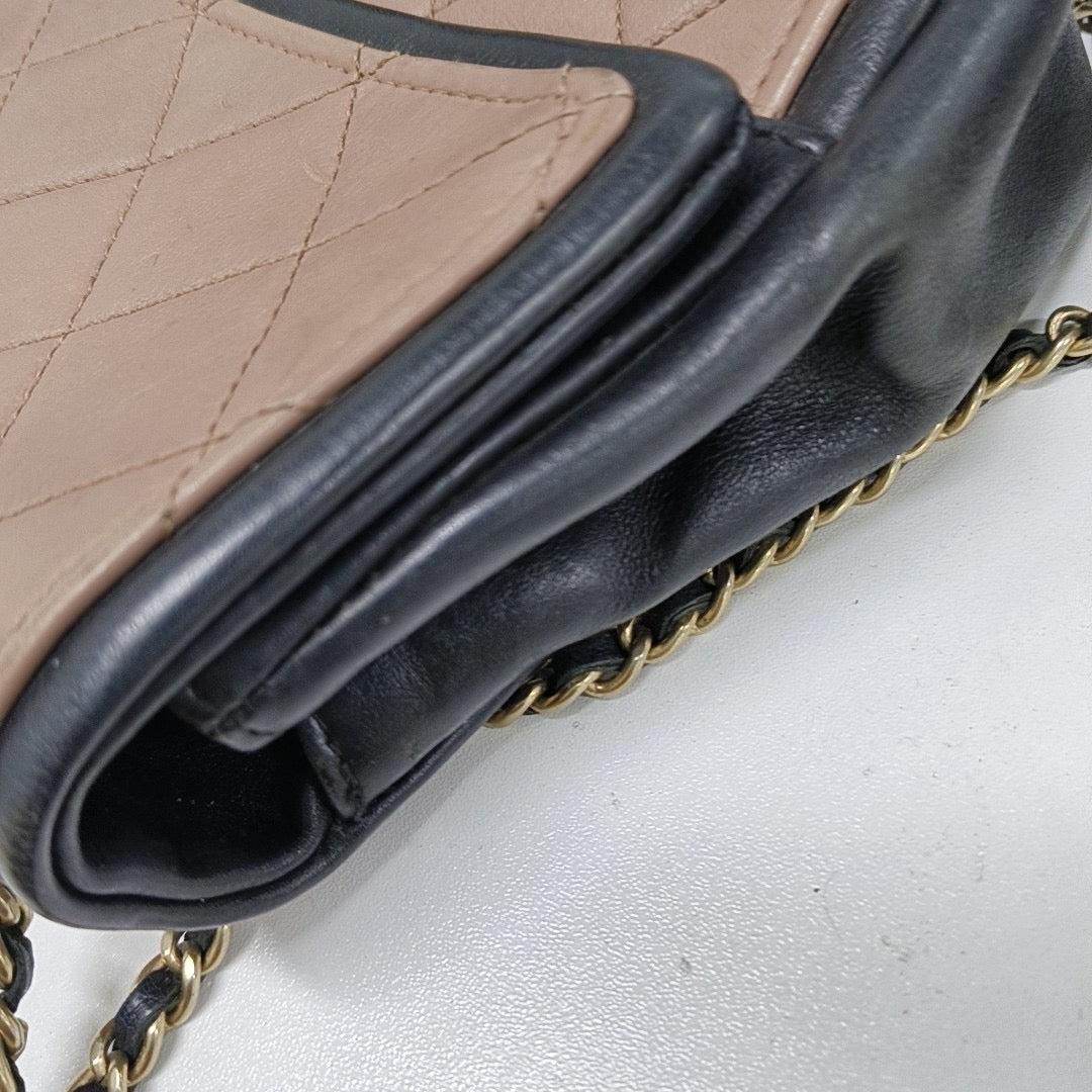 Chanel Classic Flap Bag Calfskin Leather 2014 Medium Nude Pink with Black Trim For Sale 4
