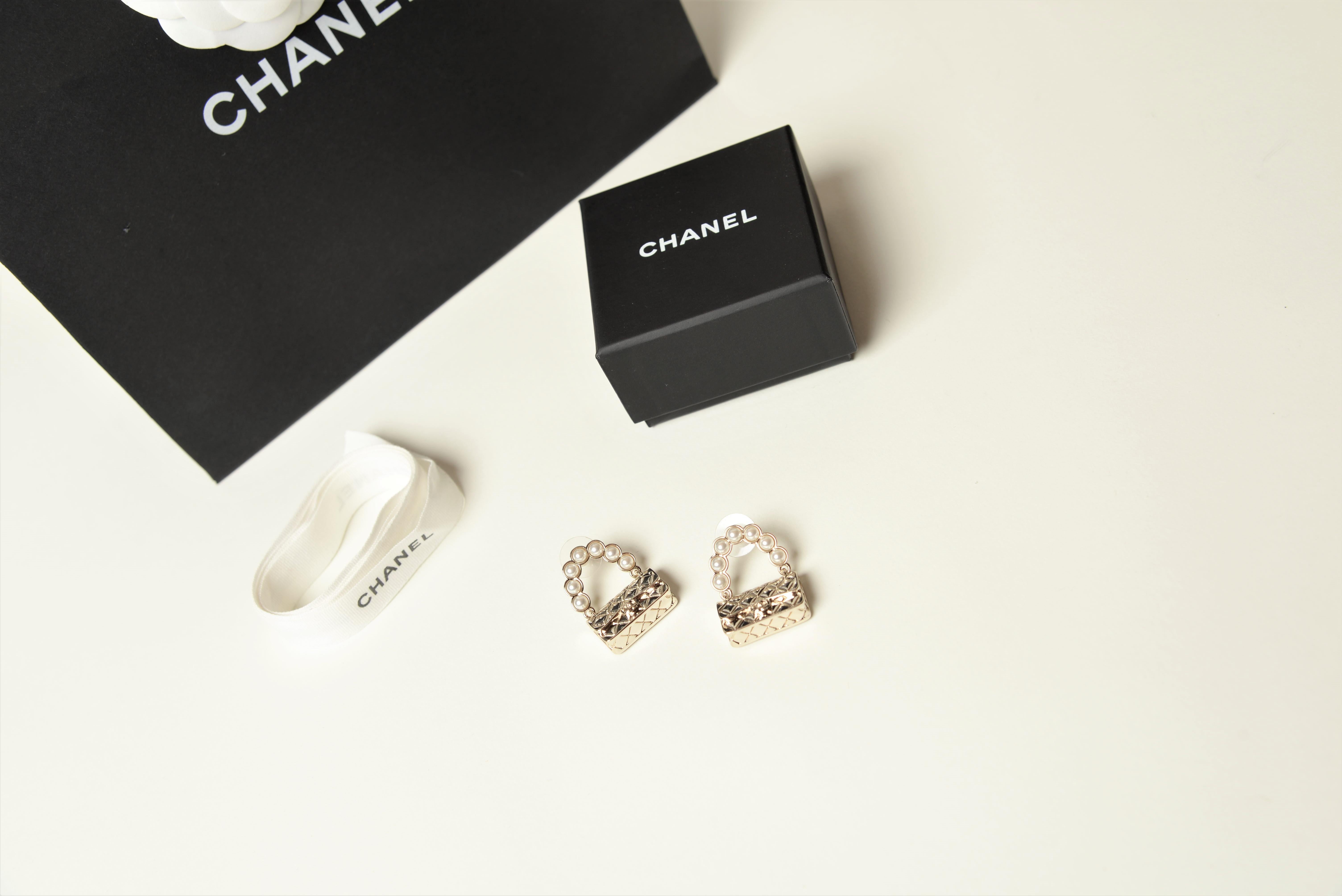 Chanel Classic Flap Bag Earrings Champagne Metal and Glass Pearls 3