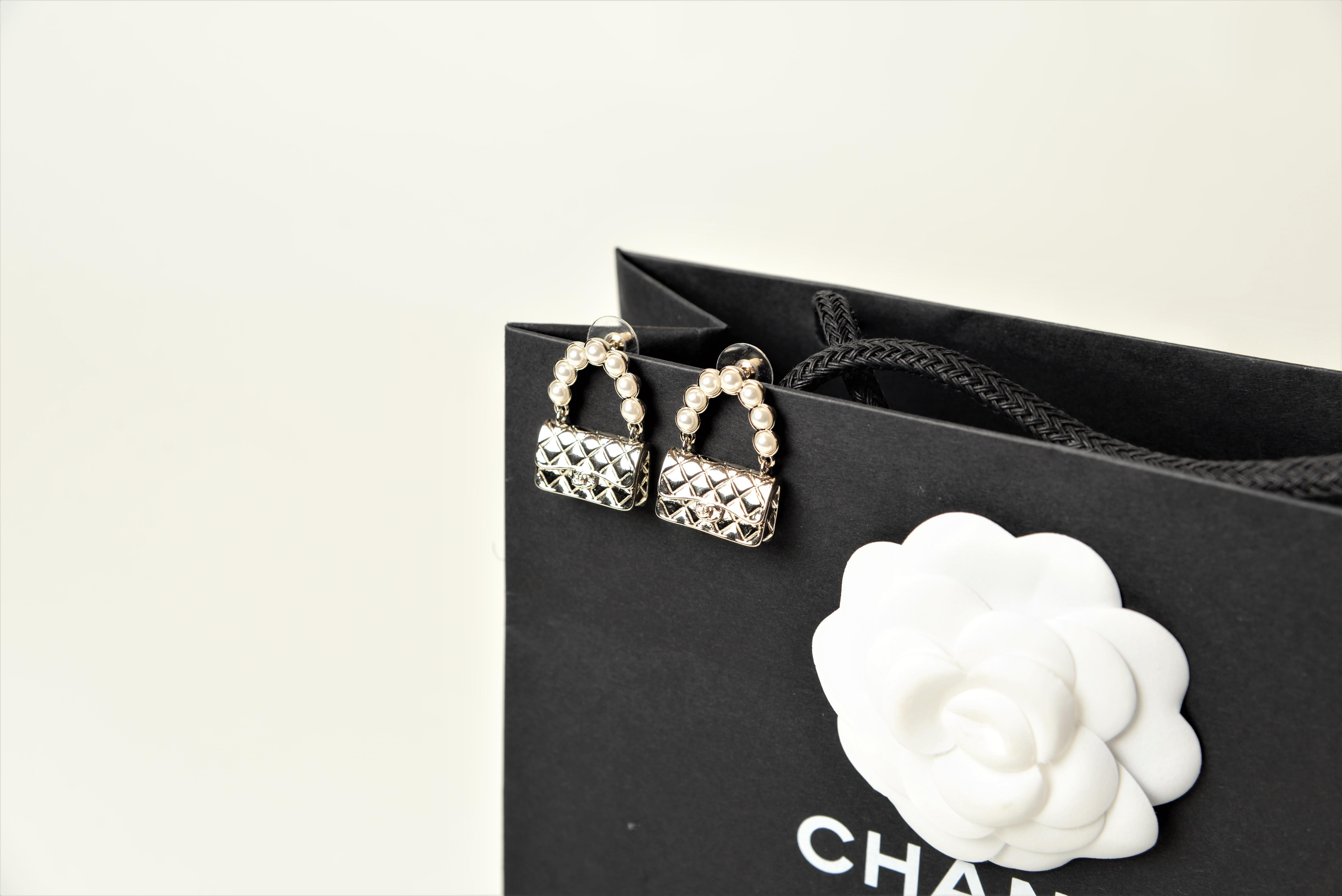 Chanel Classic Flap Bag Earrings Champagne Metal and Glass Pearls 5