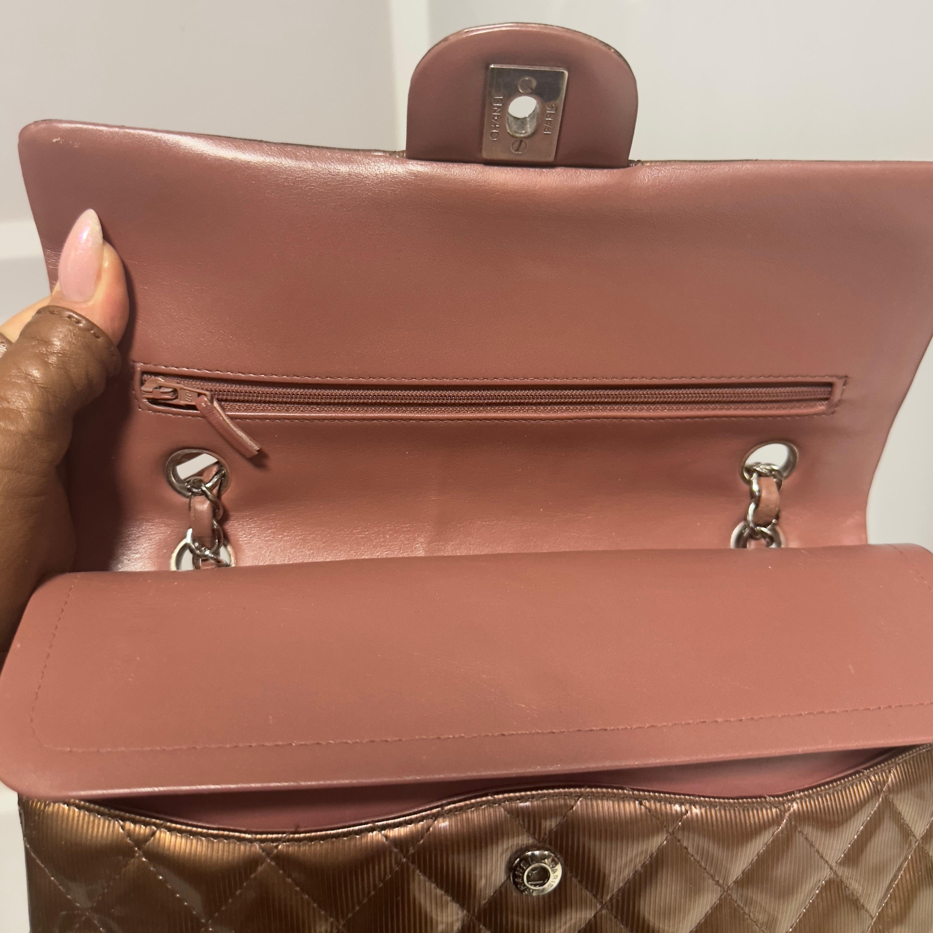 Sac à rabat classique Chanel en bronze métallique  - Collection 2012/2013 en vente 6