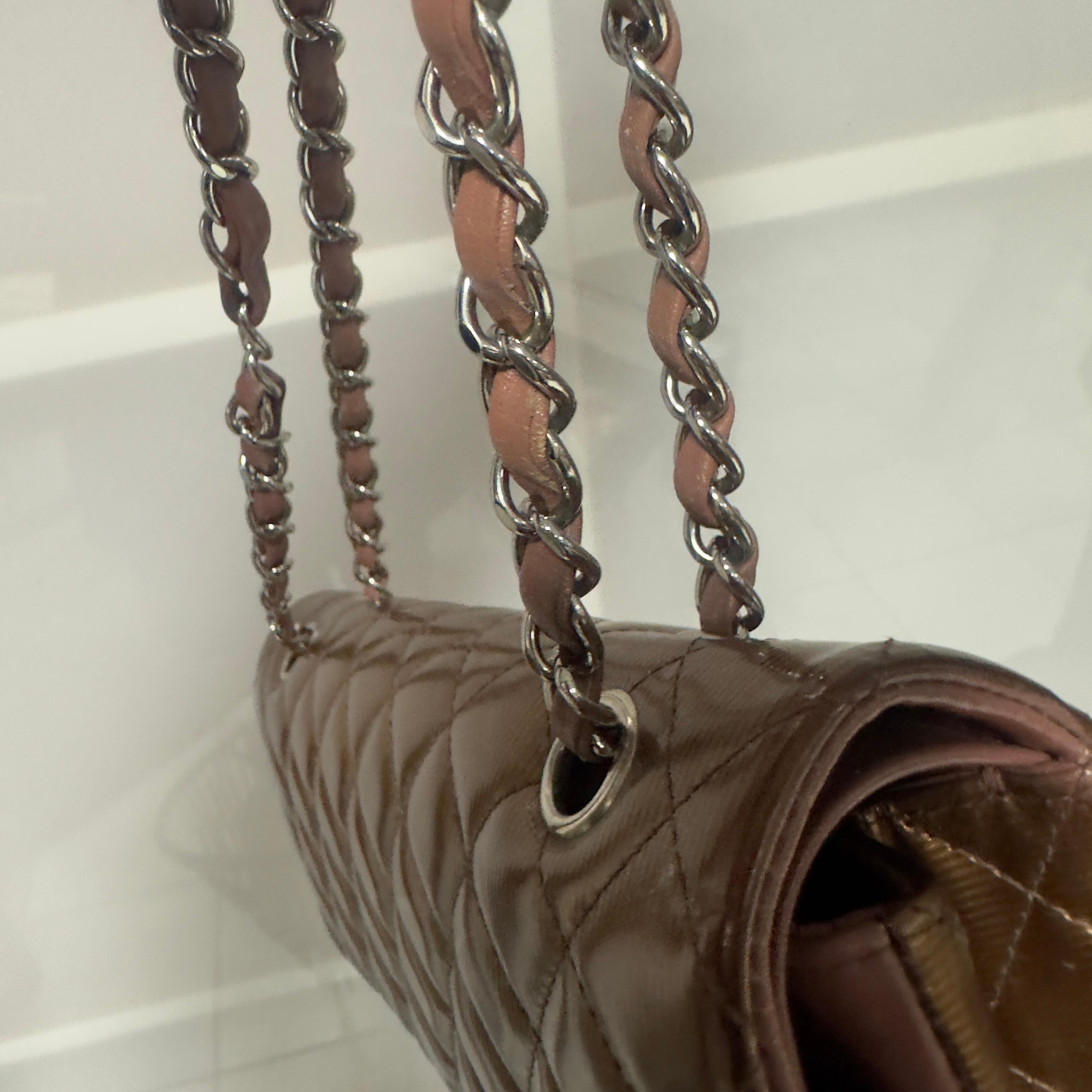 Sac à rabat classique Chanel en bronze métallique  - Collection 2012/2013 en vente 8