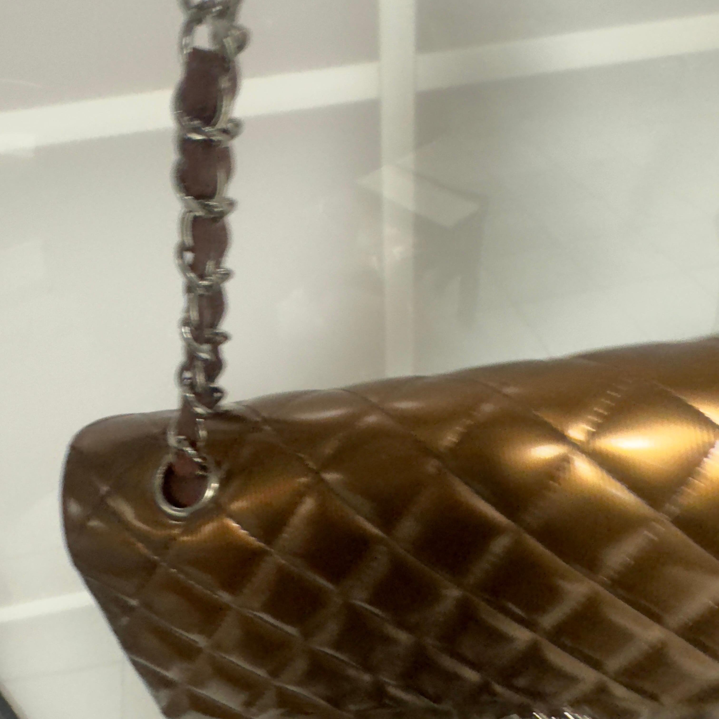 Sac à rabat classique Chanel en bronze métallique  - Collection 2012/2013 en vente 9