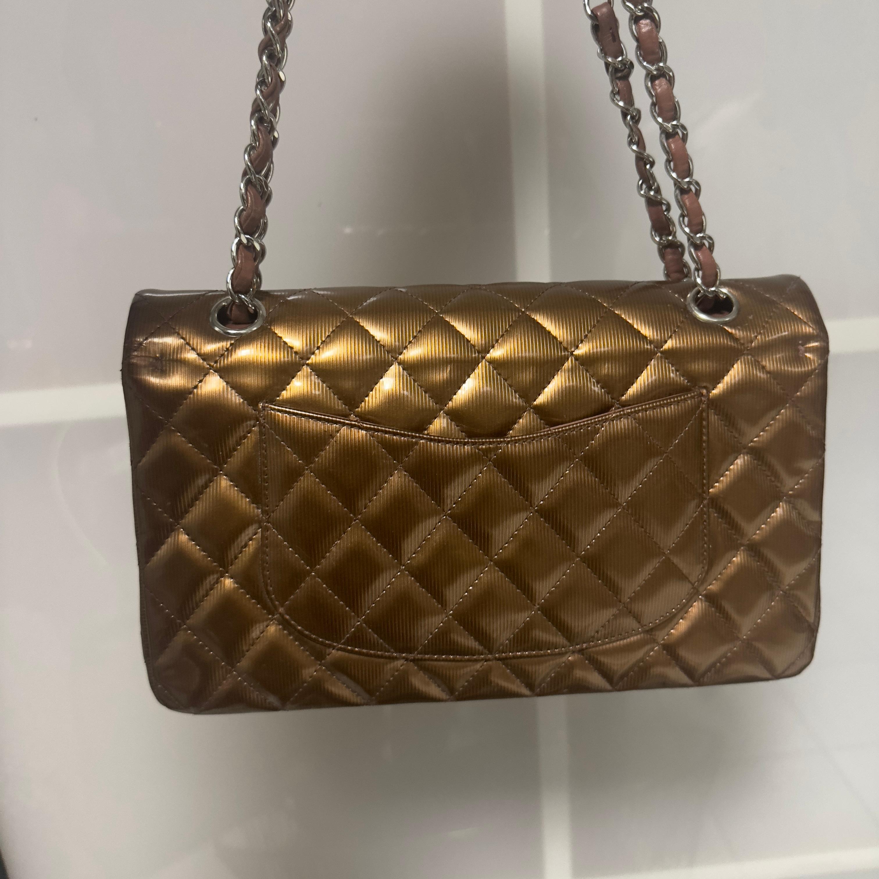 Sac à rabat classique Chanel en bronze métallique  - Collection 2012/2013 en vente 11