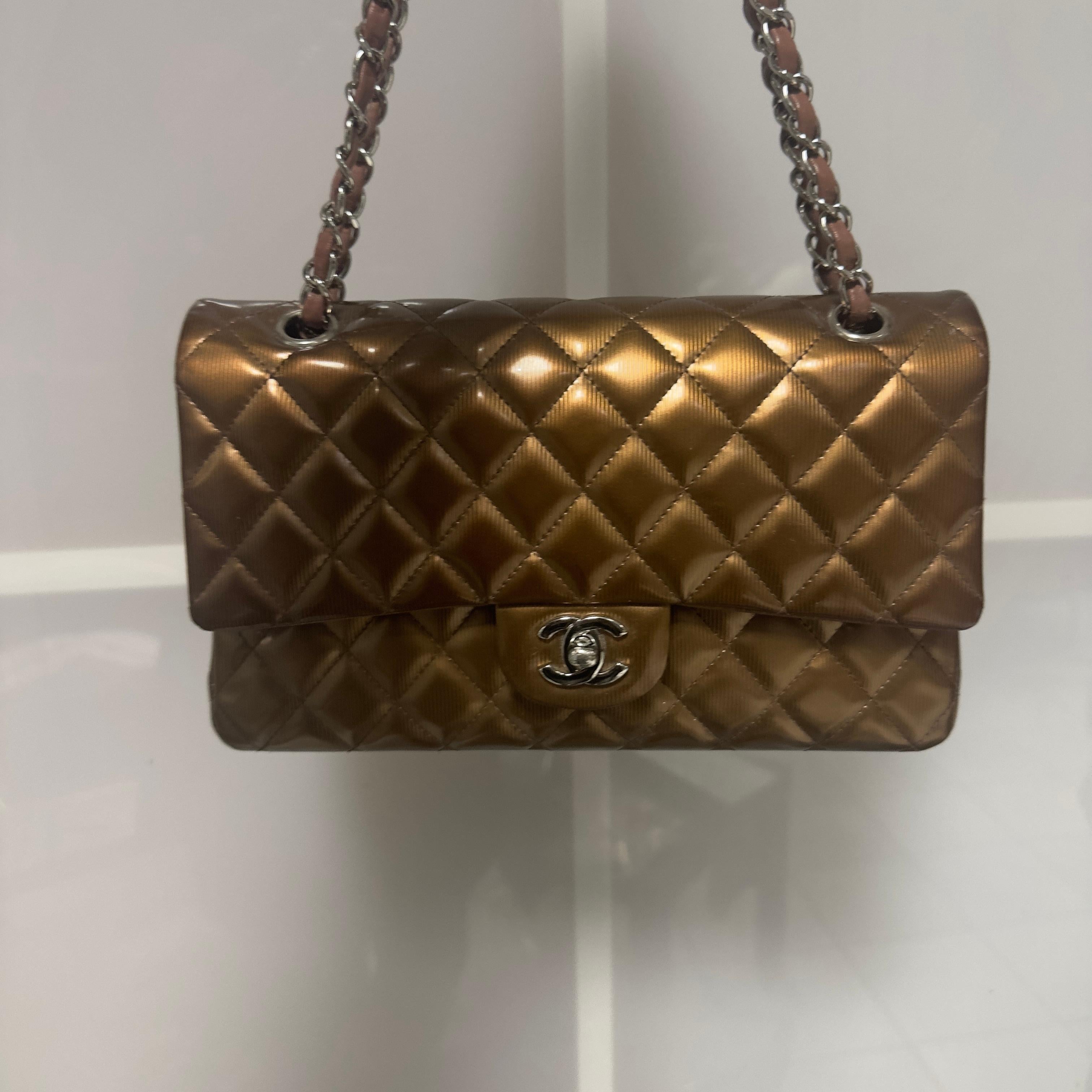 Sac à rabat classique Chanel en bronze métallique  - Collection 2012/2013 en vente 12