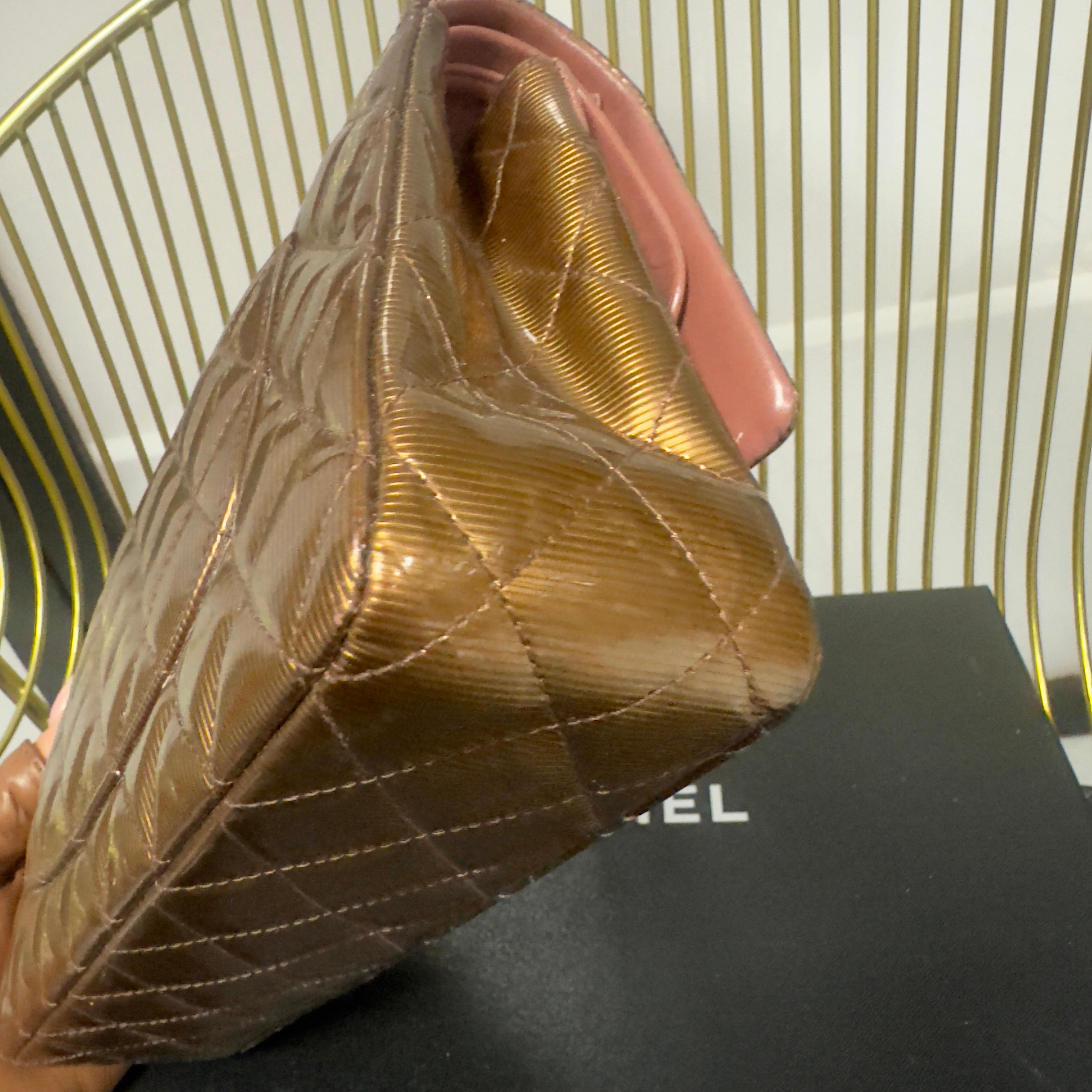 Sac à rabat classique Chanel en bronze métallique  - Collection 2012/2013 Excellent état - En vente à Basaluzzo, IT