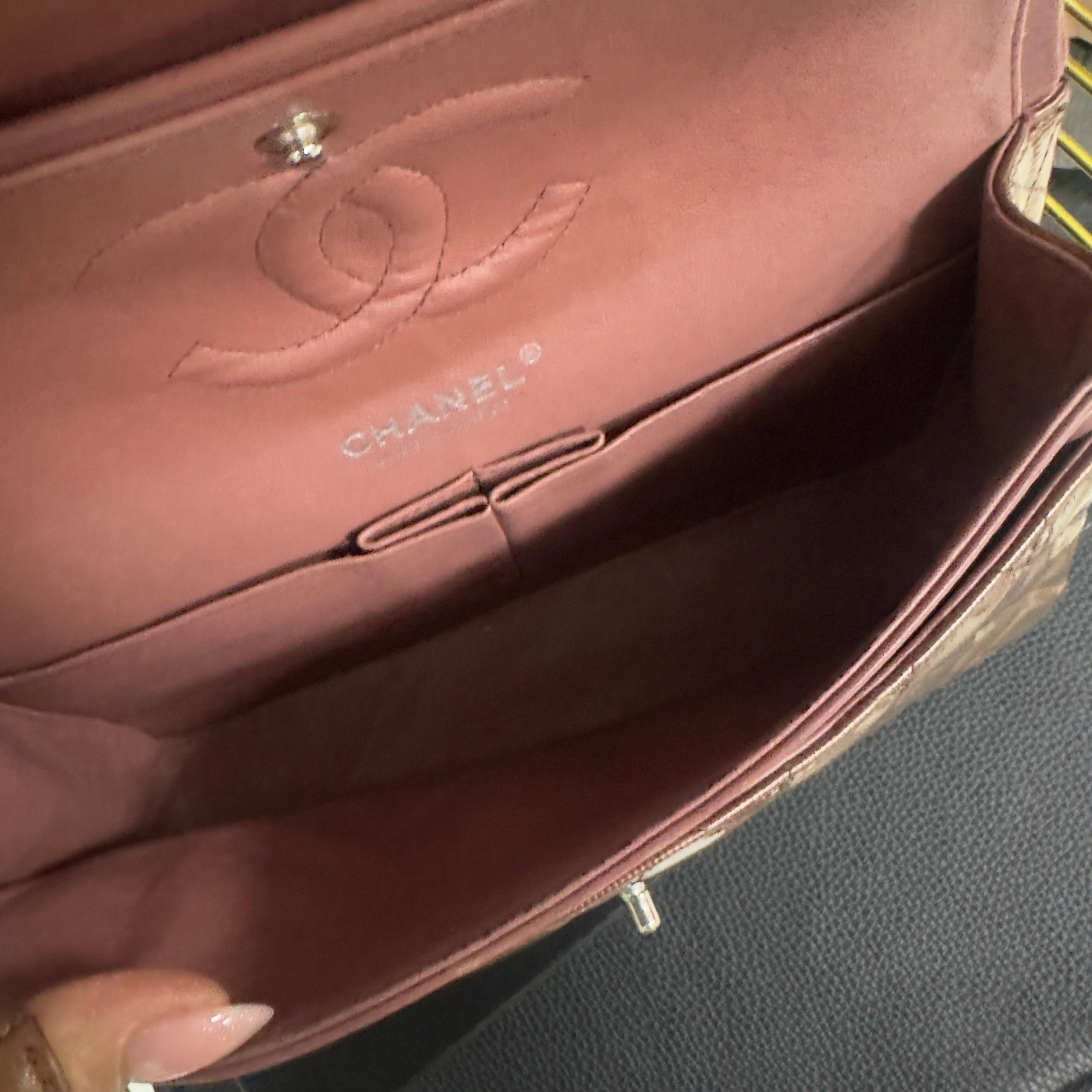 Sac à rabat classique Chanel en bronze métallique  - Collection 2012/2013 en vente 4