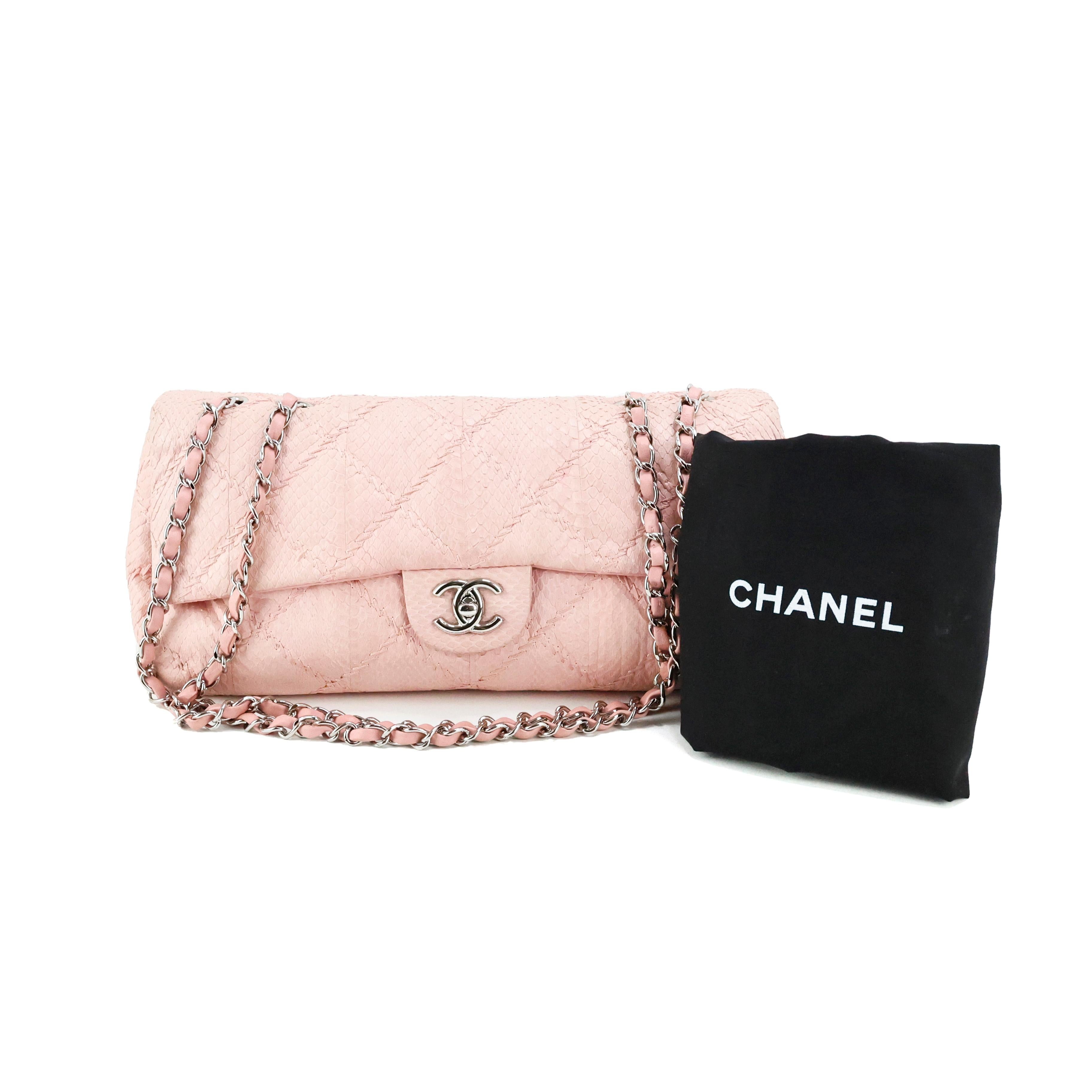Women's Chanel Classic Flap Bag in light pink Python leather For Sale